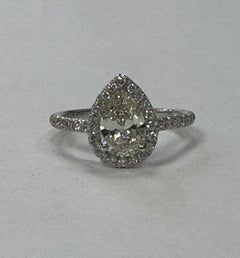 1,27 Karat birnenförmiger Diamant mit Diamant-Halo- Gesamtgewicht