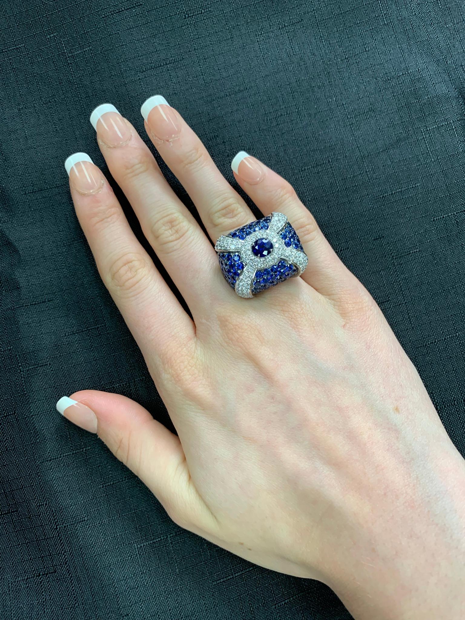 LEVIEV Sapphire Cocktail Ring with Pave Sapphires and Diamonds, 18K Gold In Excellent Condition For Sale In New York, NY