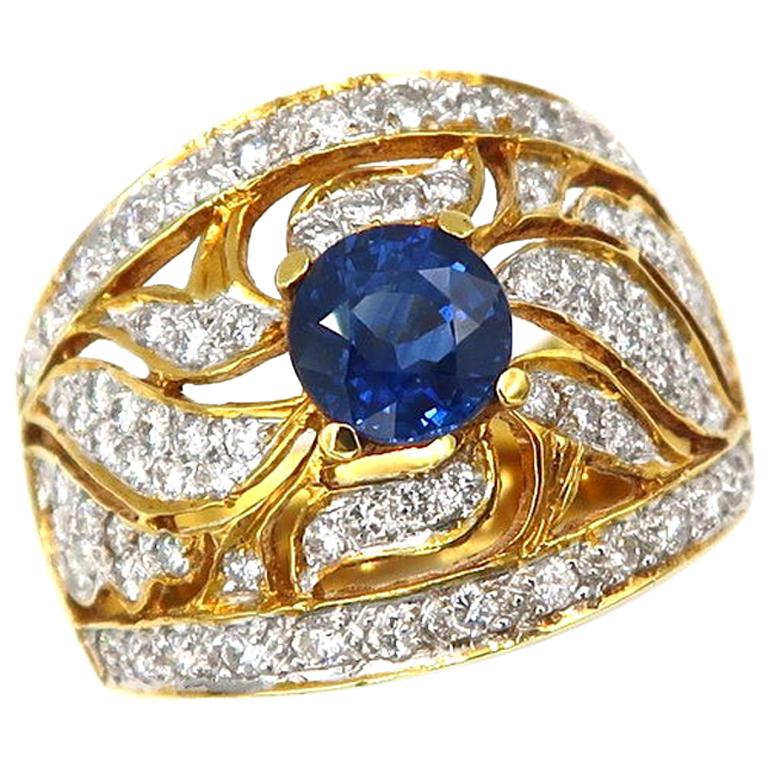 1.27 Carat Sapphire Lacework Diamond 18 Karat Gold Ring For Sale