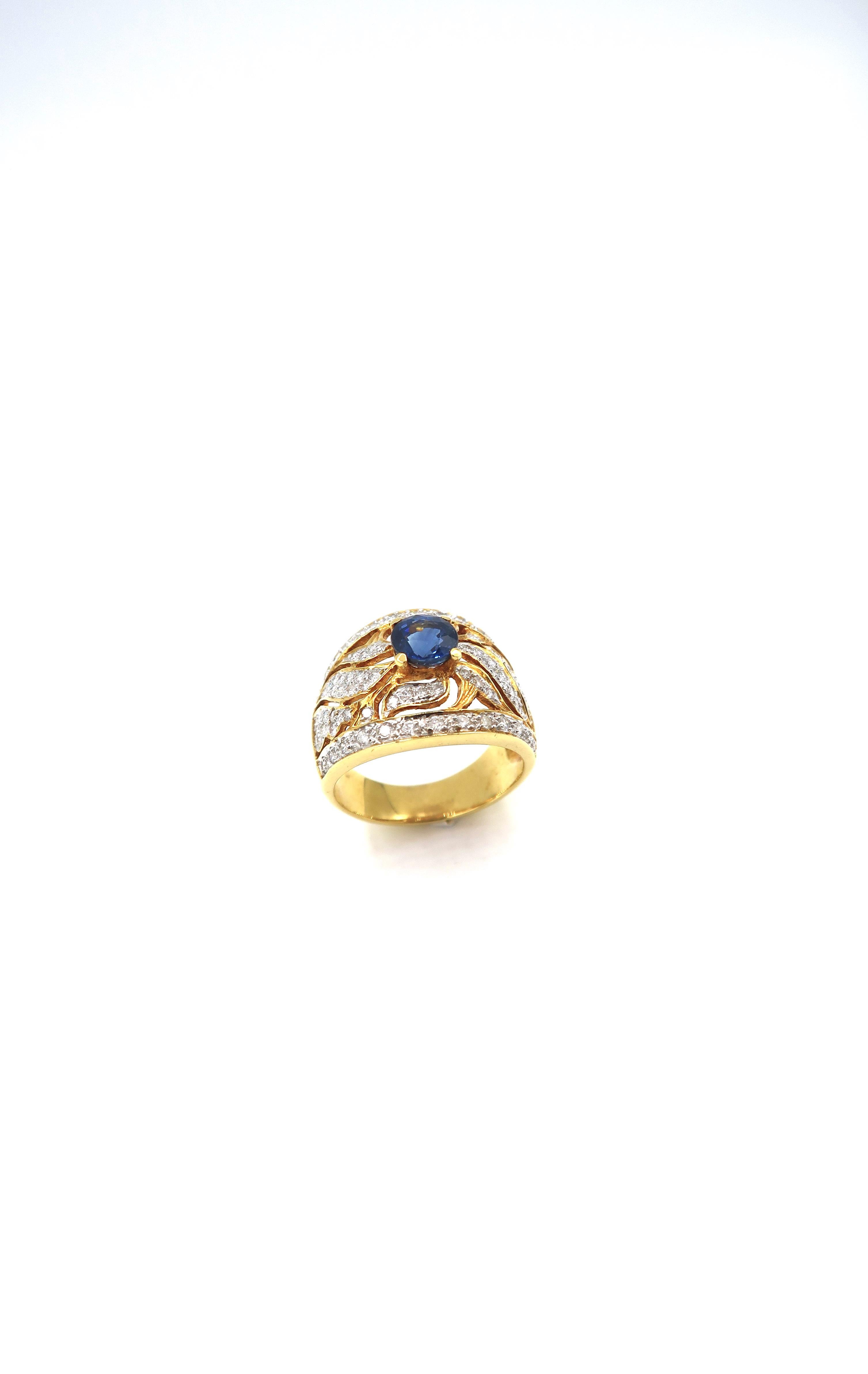 Round Cut 1.27 Carat Sapphire Lacework Diamond 18 Karat Gold Ring For Sale