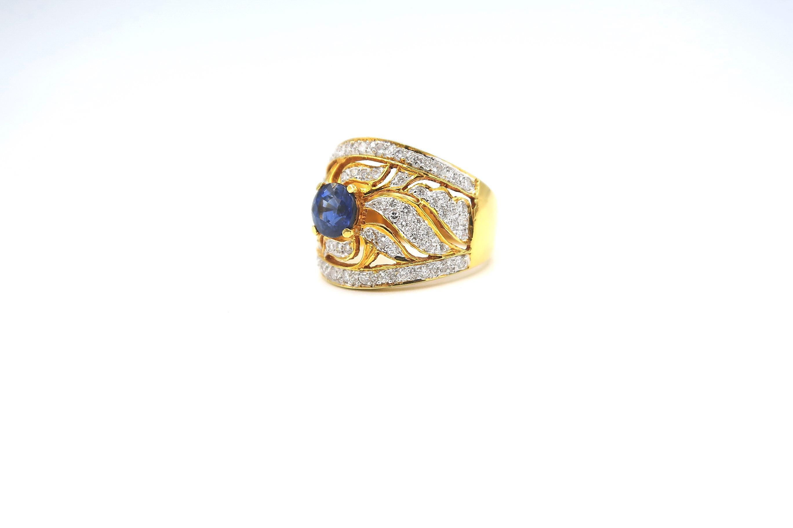 Women's 1.27 Carat Sapphire Lacework Diamond 18 Karat Gold Ring For Sale