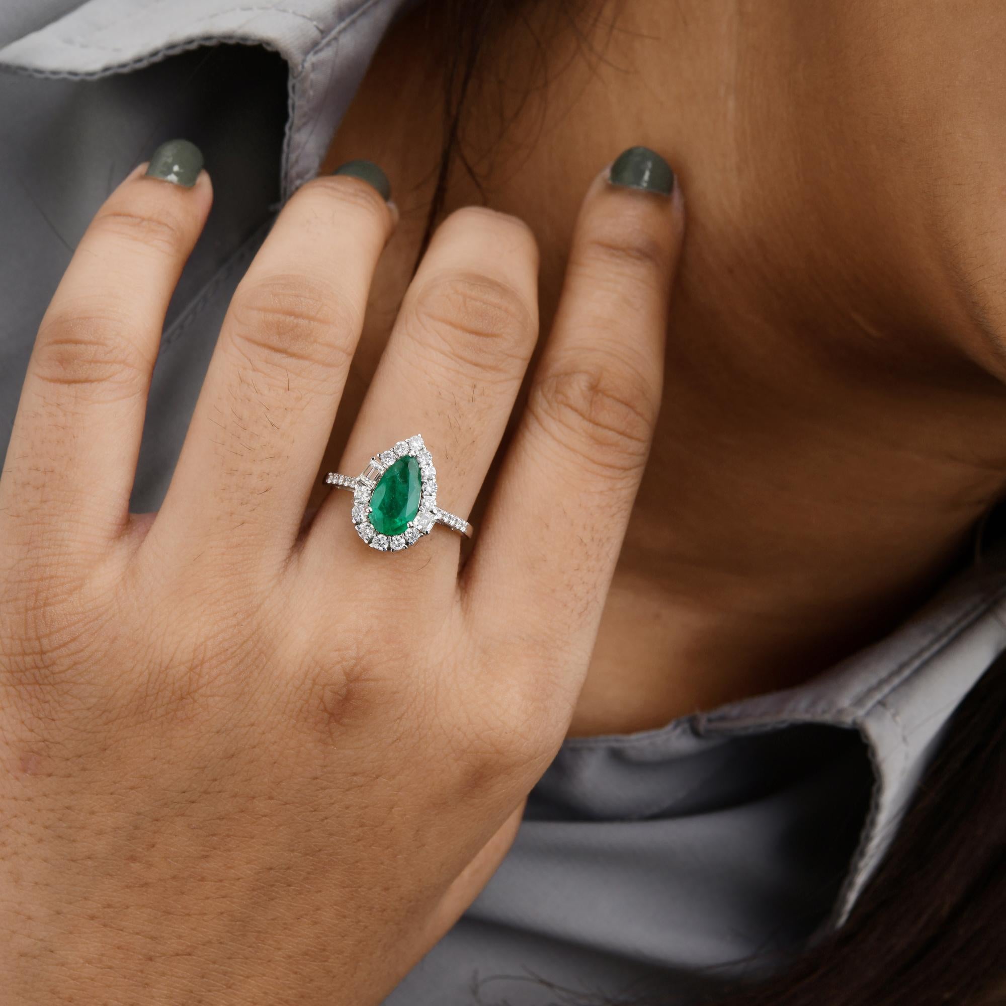 Women's 1.27 Carat Zambian Emerald Gemstone Ring 0.67 Ct SI/H Diamond 14k White Gold For Sale