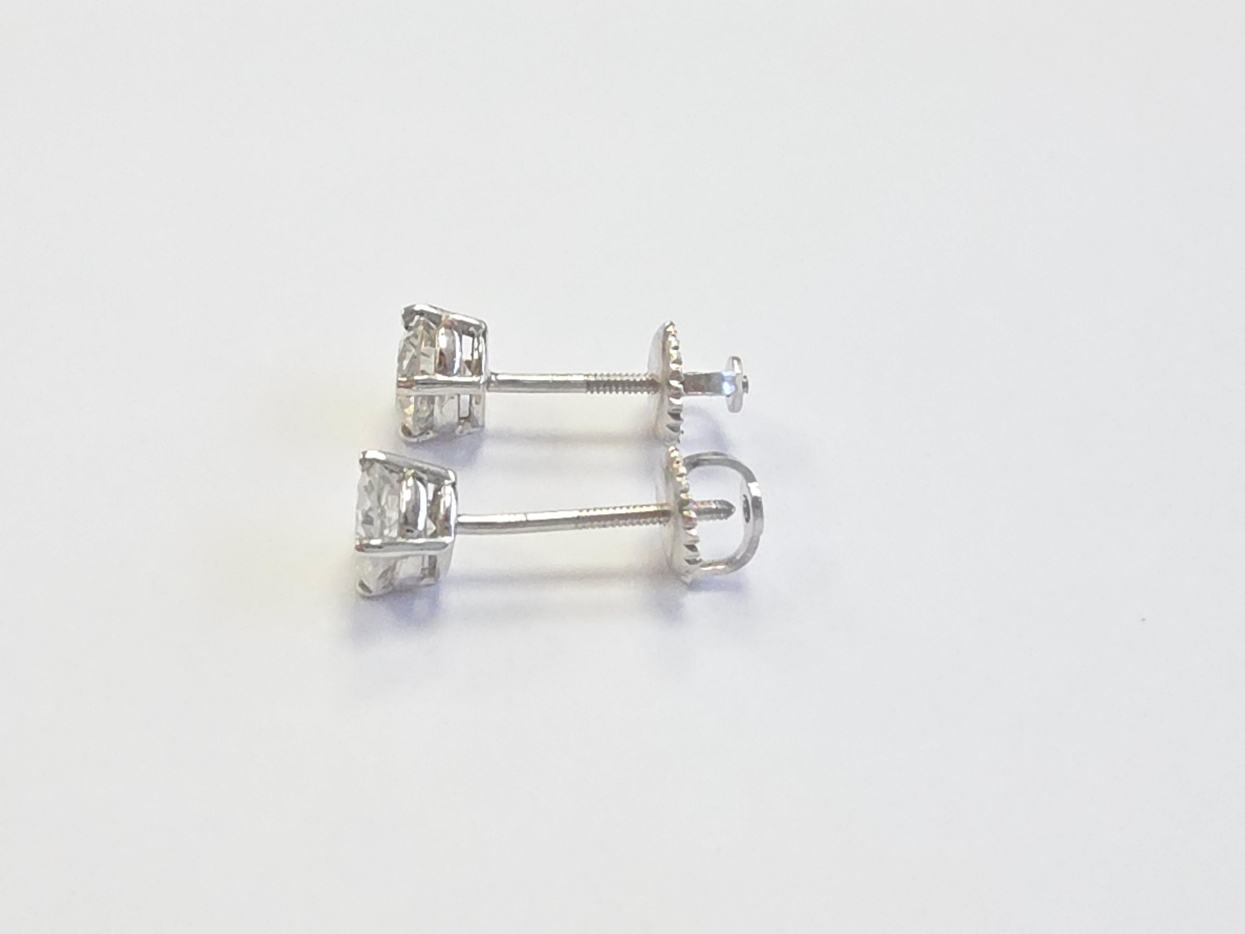 1.27 Carats Natural Diamond Round Shape Studs 14 Karat White Gold In New Condition For Sale In Great Neck Plaza, NY