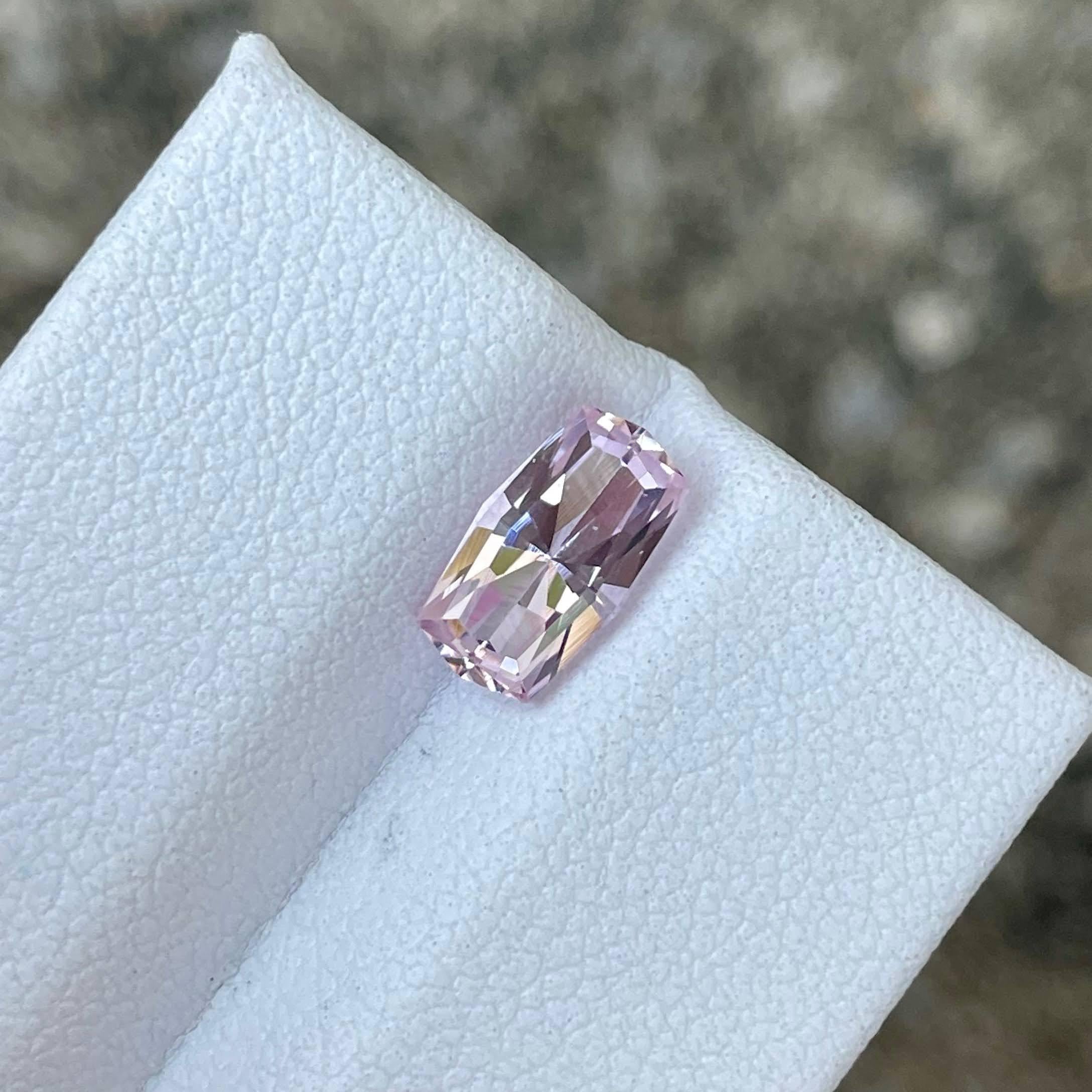 1,27 Karat Rosa Morganit im Präzisionsschliff Natürlicher afrikanischer Edelstein (Achteckschliff) im Angebot