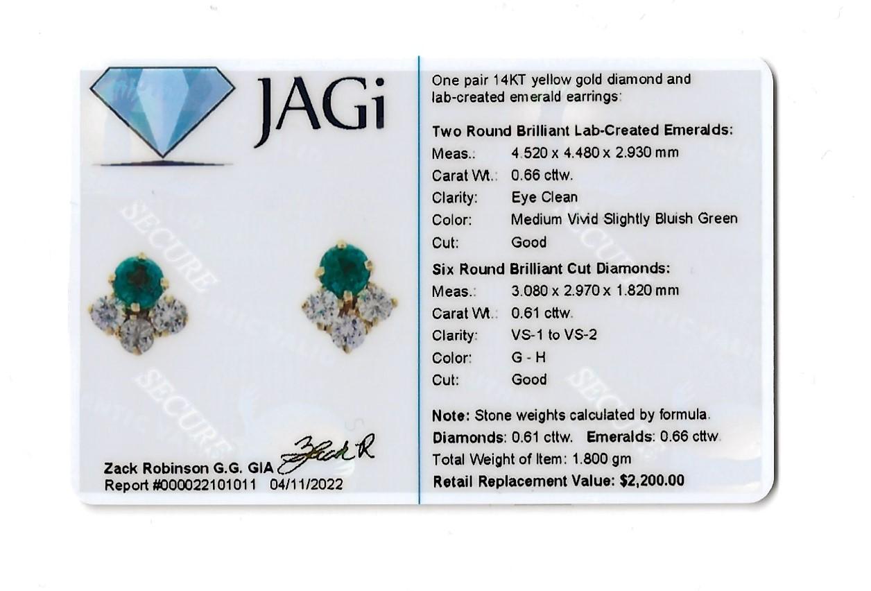 Clous d'oreilles en diamants ronds de 1,27 carat au total et émeraudes créées en laboratoire en vente 2