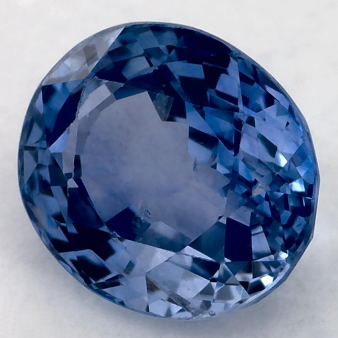 Questo zaffiro blu naturale offre eleganza e raffinatezza. Con la sua ricca saturazione del colore e il taglio preciso, è il centro perfetto per un anello di fidanzamento o un design di gioielli di lusso.

Questo zaffiro proviene dallo Sri Lanka