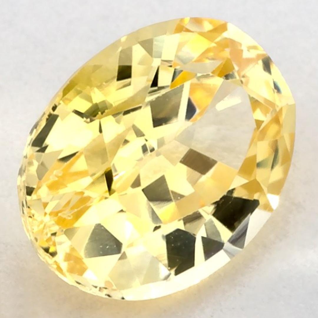 Questo zaffiro giallo naturale offre eleganza e raffinatezza. Con la sua ricca saturazione del colore e il taglio preciso, è il centro perfetto per un anello di fidanzamento o per un design di gioielli di lusso.

Questo zaffiro proviene dallo Sri