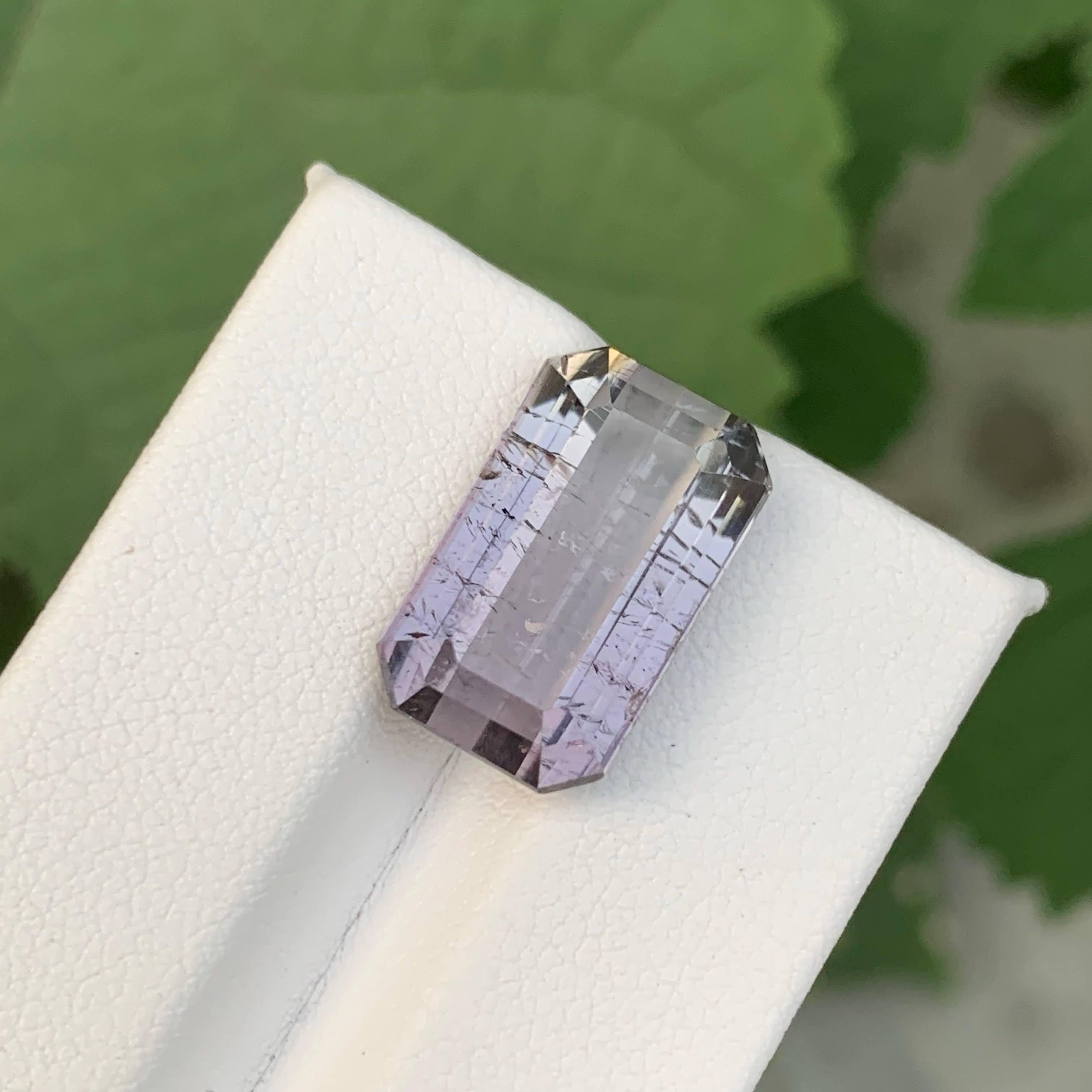 Moderne 12.70 Carat Natural Loose Stylish Purple Tourmaline Emerald Cut Afghan Gemstone (pierre précieuse afghane) en vente