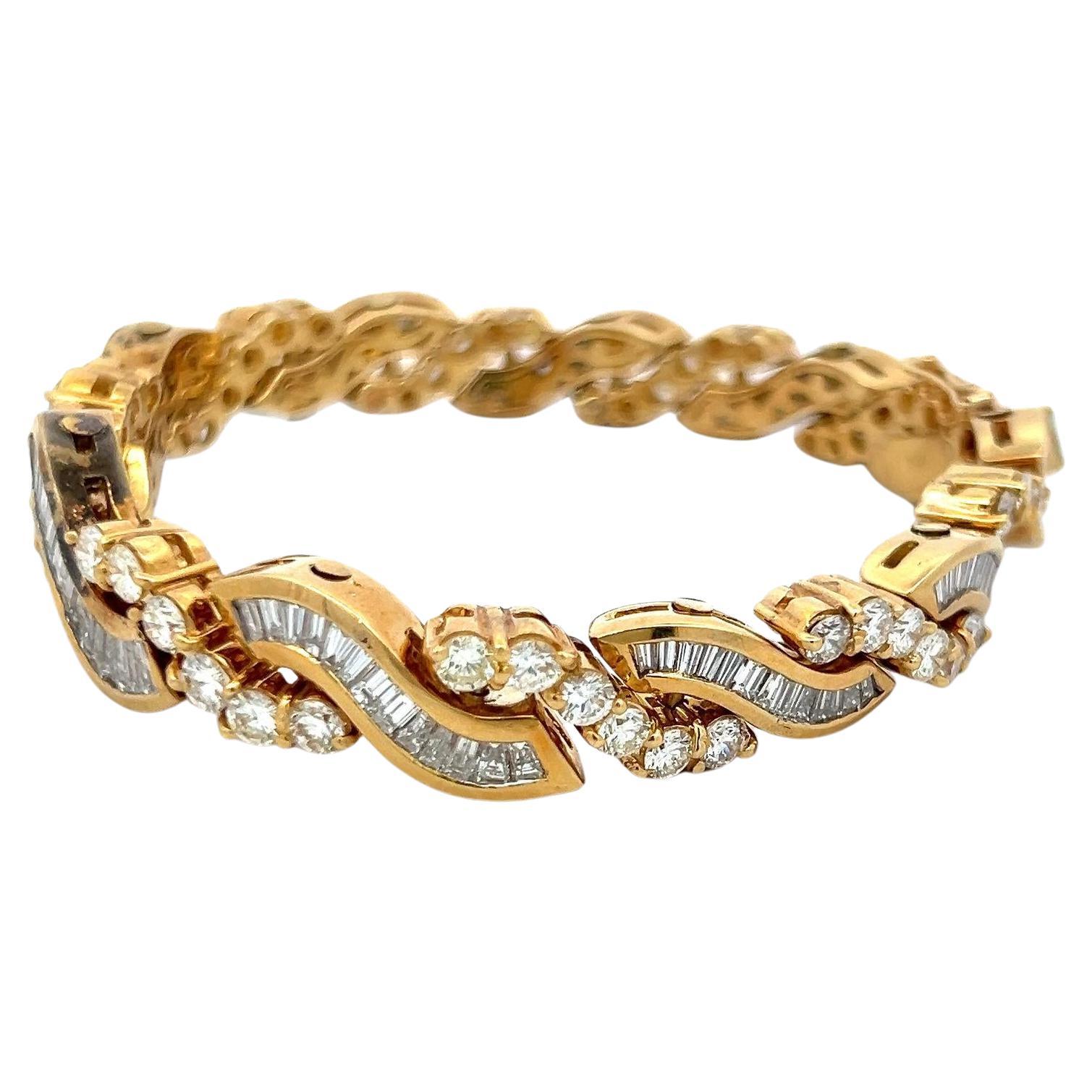 12,70 Karat spitz zulaufendes Baguette- und rundes SI-Diamant-Gliederarmband aus 18K Gelbgold