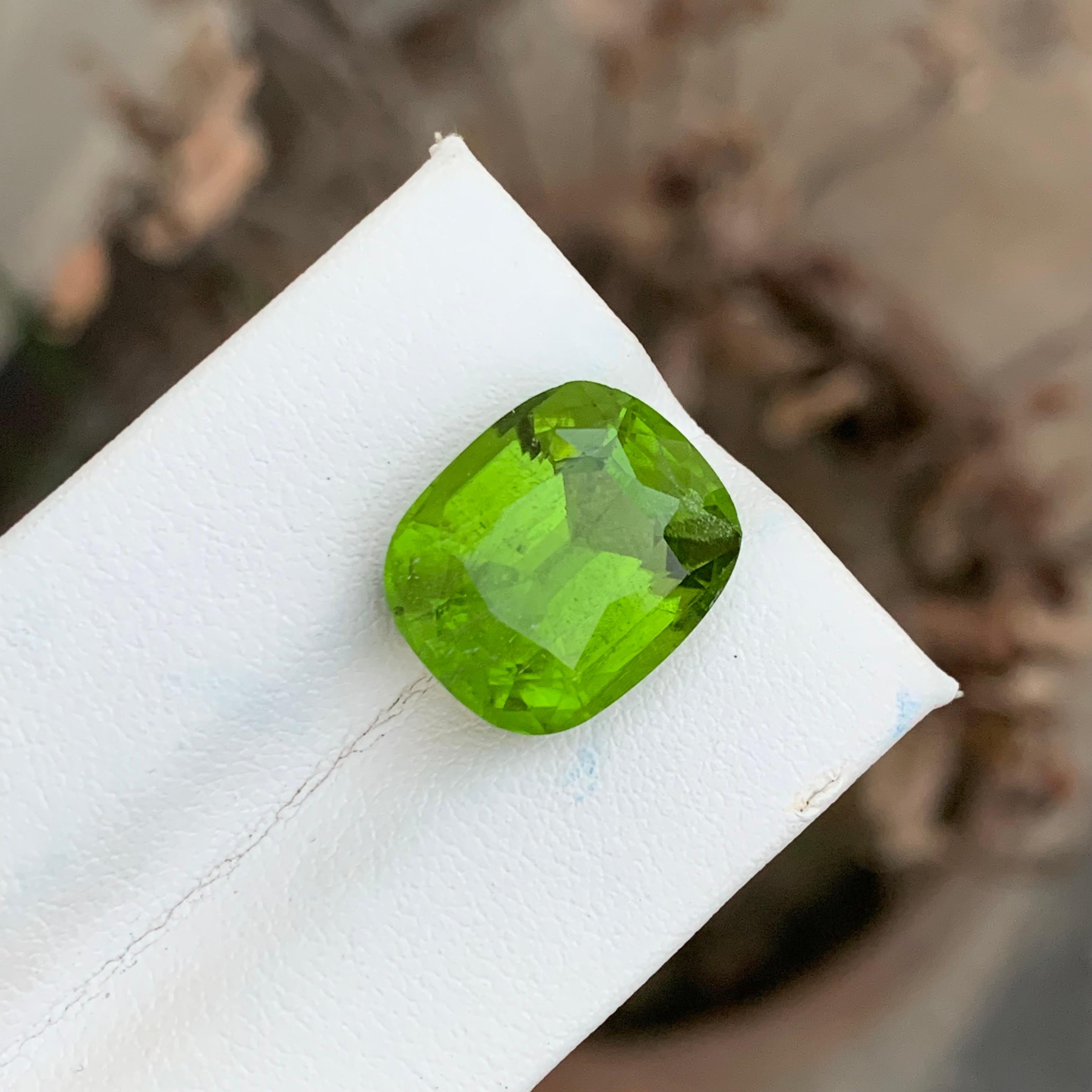 12.70 Carats Natural Loose Green Peridot For Necklace Jewellery In New Condition For Sale In Peshawar, PK