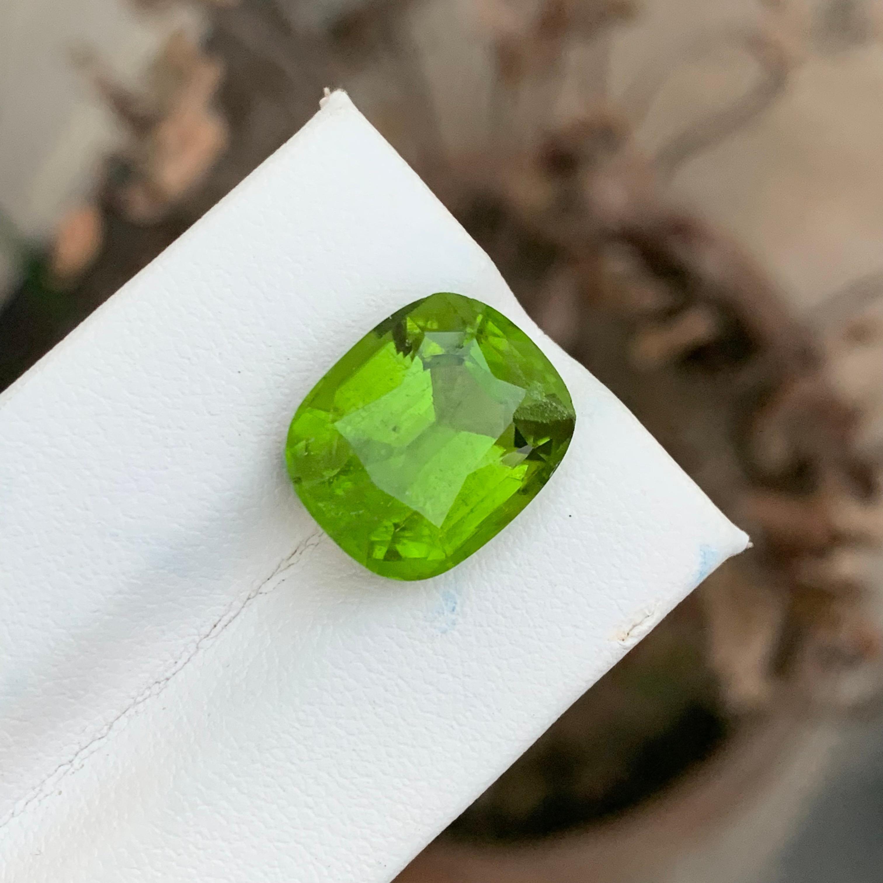 12.70 Carats Natural Loose Green Peridot For Necklace Jewellery For Sale 1