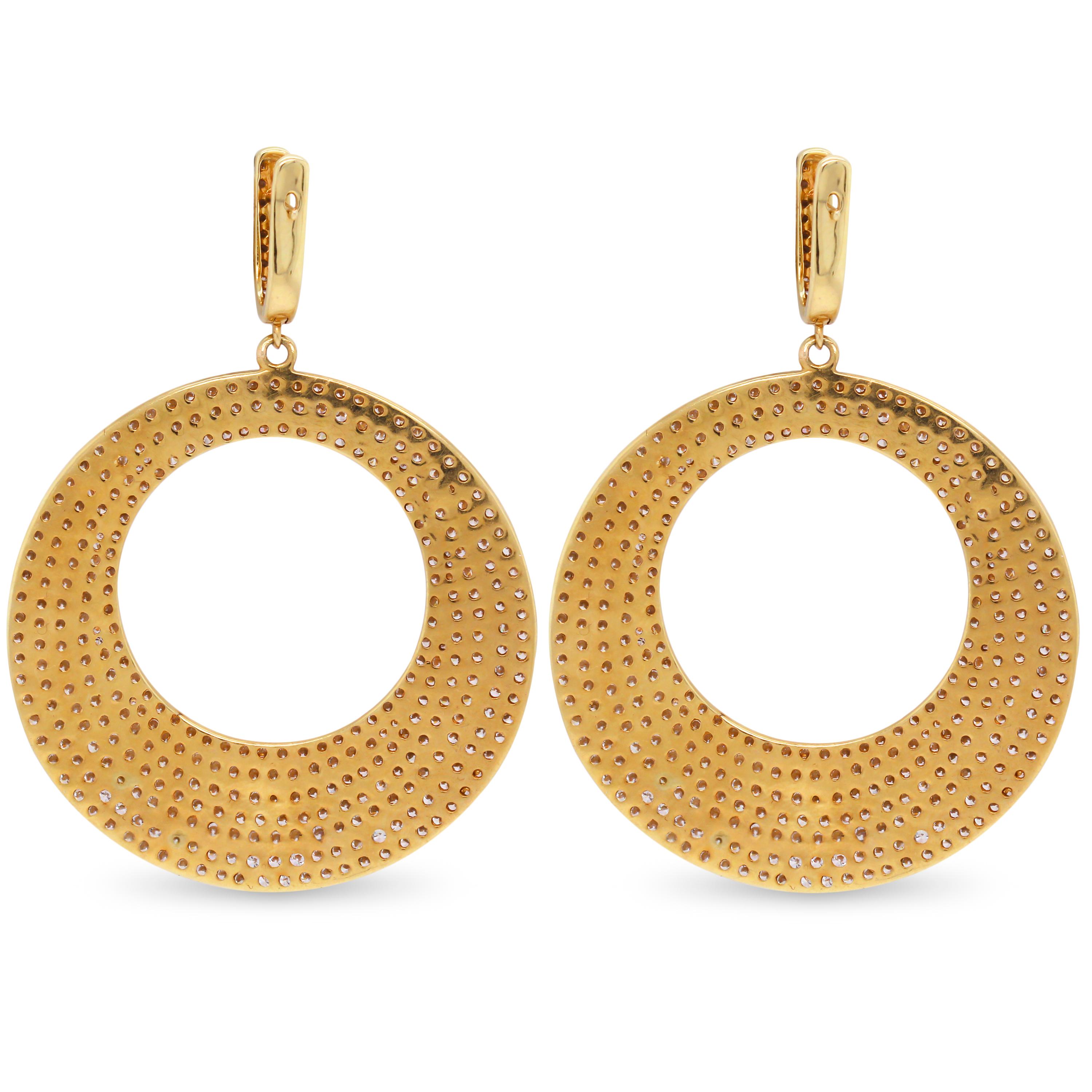 12.72 Carat Diamond 18K Yellow Gold Large Round Door Knocker Earrings

This beautiful pair of door knocker earrings feature 12.72 carat F-G color, VVS1-VS1 clarity diamonds

Earrings are 2.38 inch in length by 1.72 inch in width.

Diamonds are set