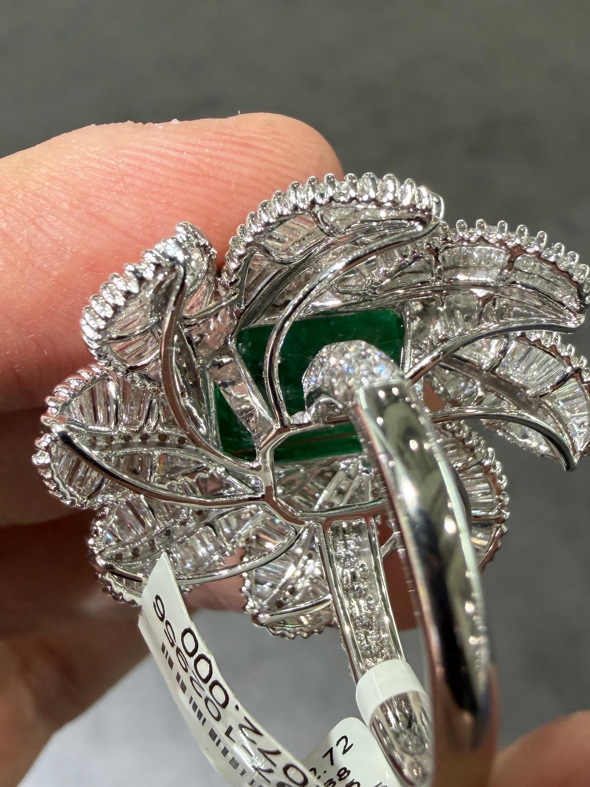 12,72 Karat sambischer Smaragd & 4,73 Karat Diamant Platin Blatt Cocktail Ring Damen im Angebot