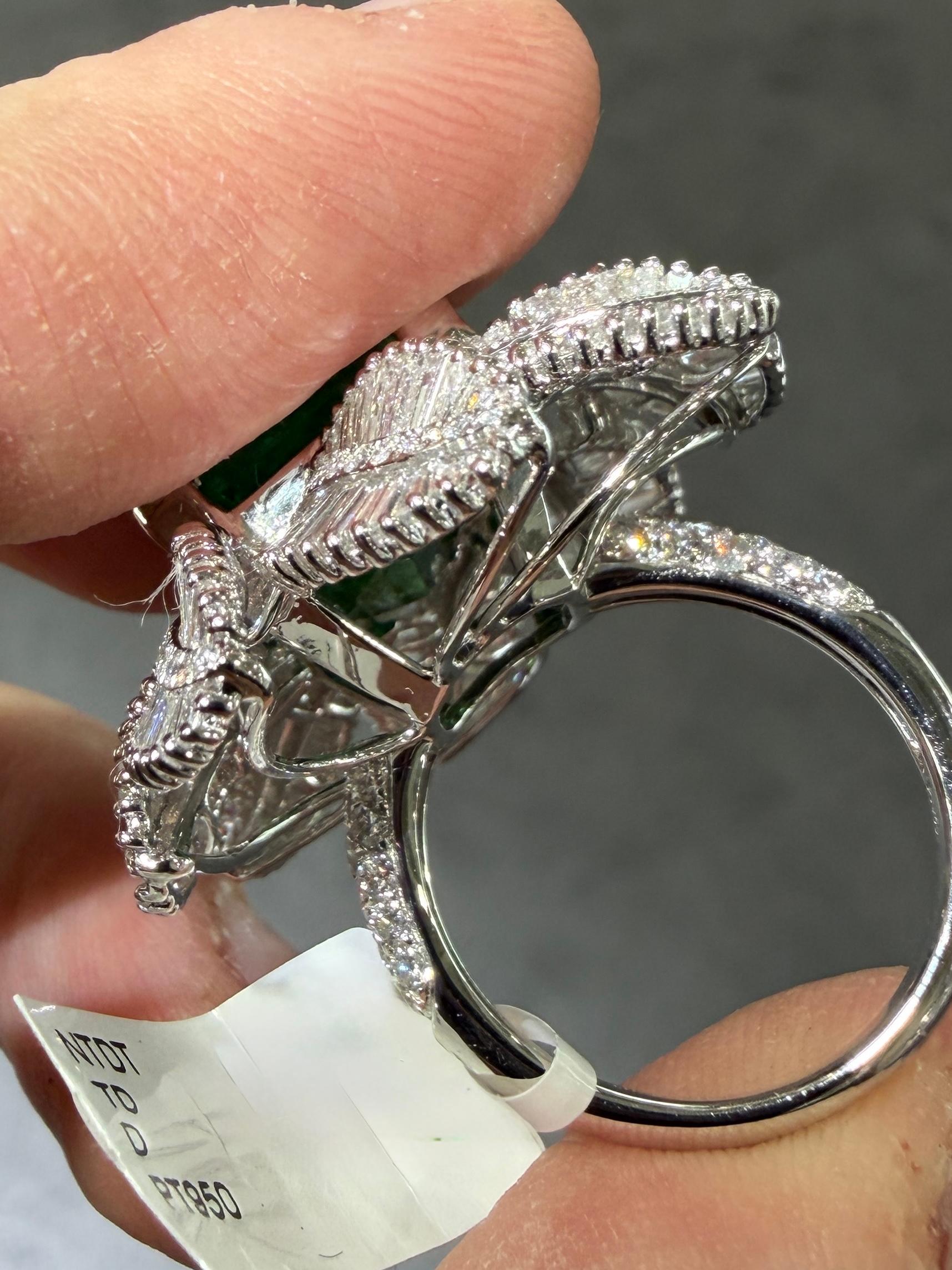 12,72 Karat sambischer Smaragd & 4,73 Karat Diamant Platin Blatt Cocktail Ring im Angebot 1