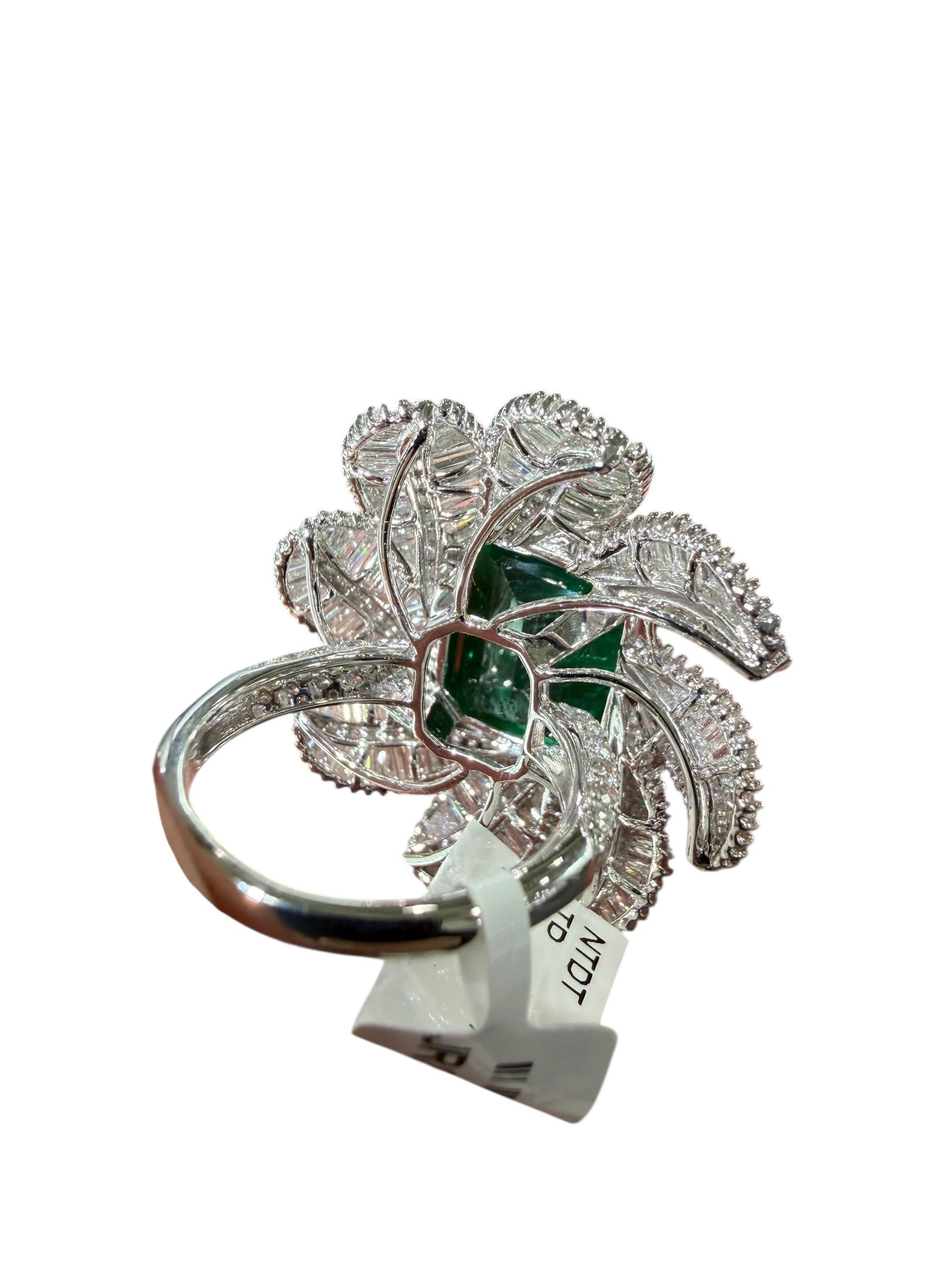 12,72 Karat sambischer Smaragd & 4,73 Karat Diamant Platin Blatt Cocktail Ring im Angebot 2