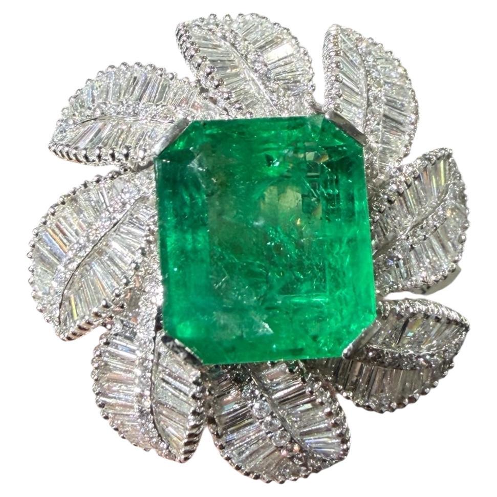 12,72 Karat sambischer Smaragd 
4,73 Karat Diamant Platin Blatt Cocktail Ring im Angebot