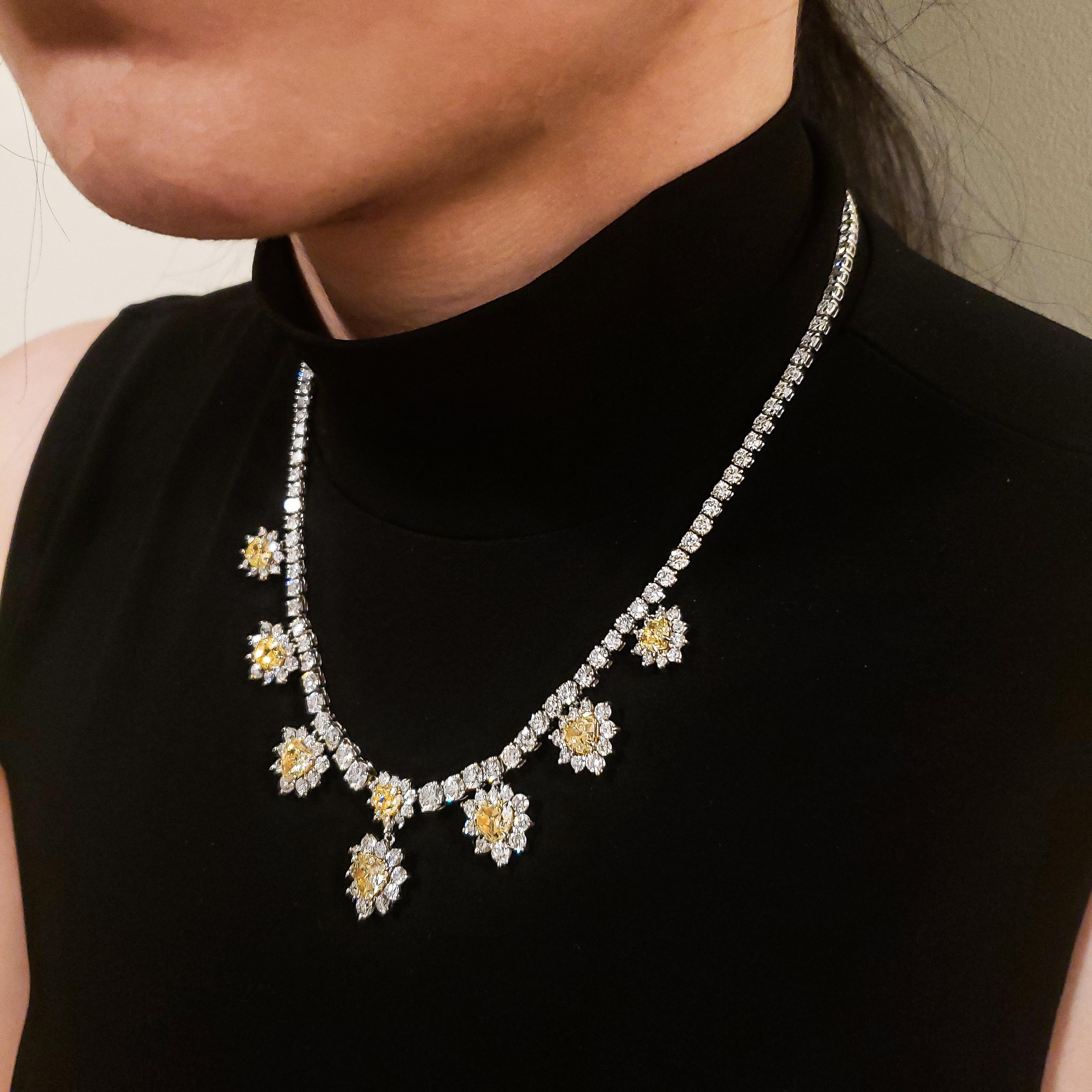 12,73 Karat herzförmige gelbe Diamant-Halo-Tropfen-Halskette im Zustand „Hervorragend“ im Angebot in New York, NY