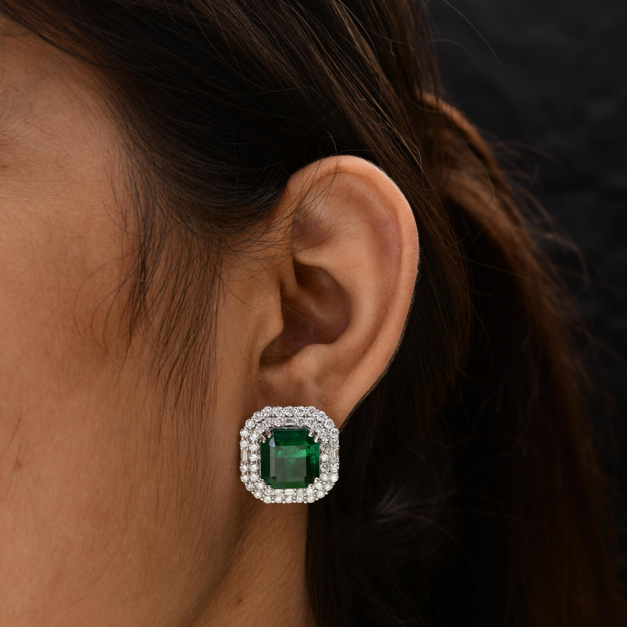 Taille émeraude Boucles d'oreilles en or blanc 14 carats avec émeraude de Zambie de 12,73 carats et diamants de 3,08 carats SI/H en vente