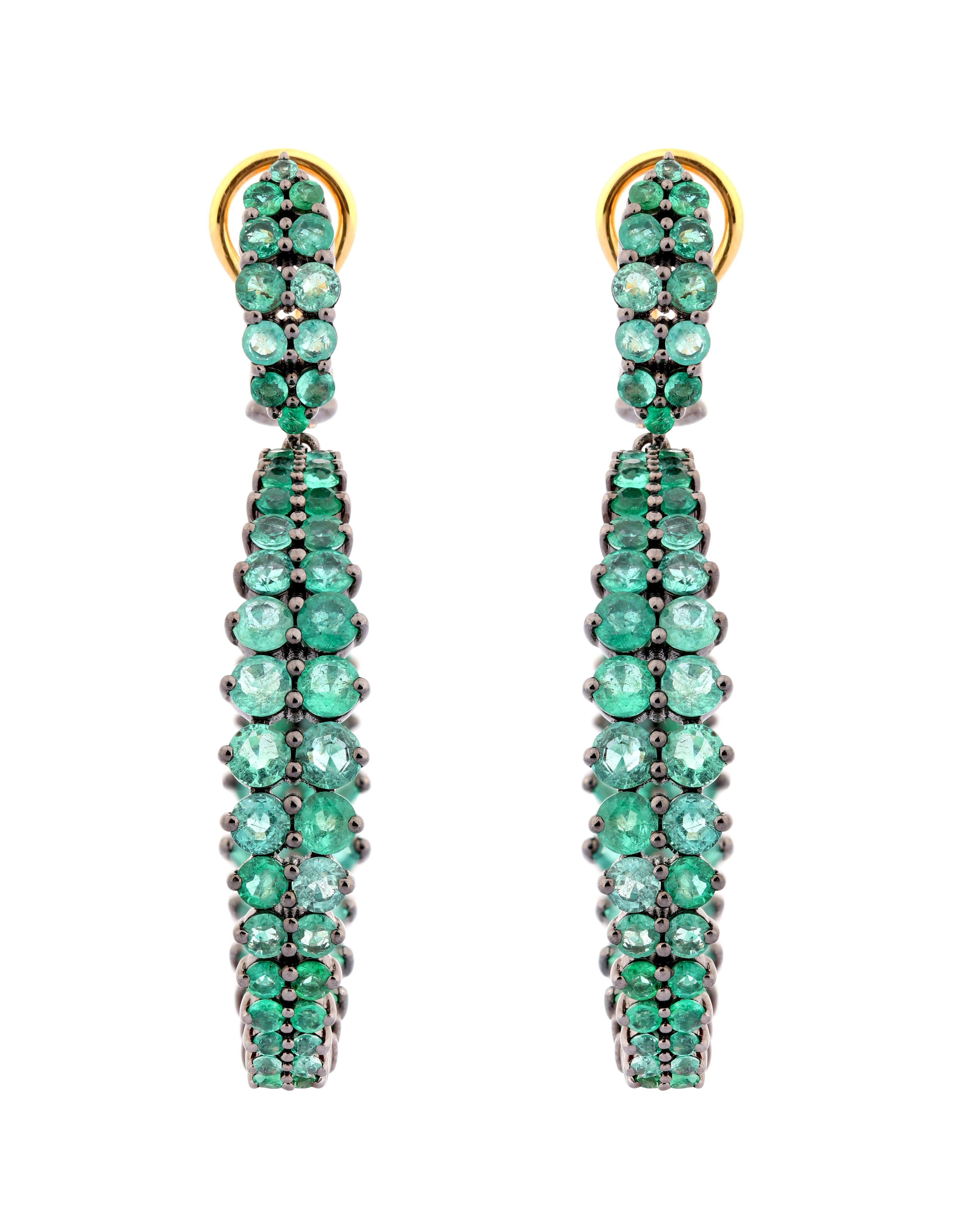 12.74 Carat Emerald Hoop Earrings in Contemporary Style

We believe in power dressing and adore the women who style their jewels with anything and everything they wear. For the ones who like to keep it classy and experiment their way out with