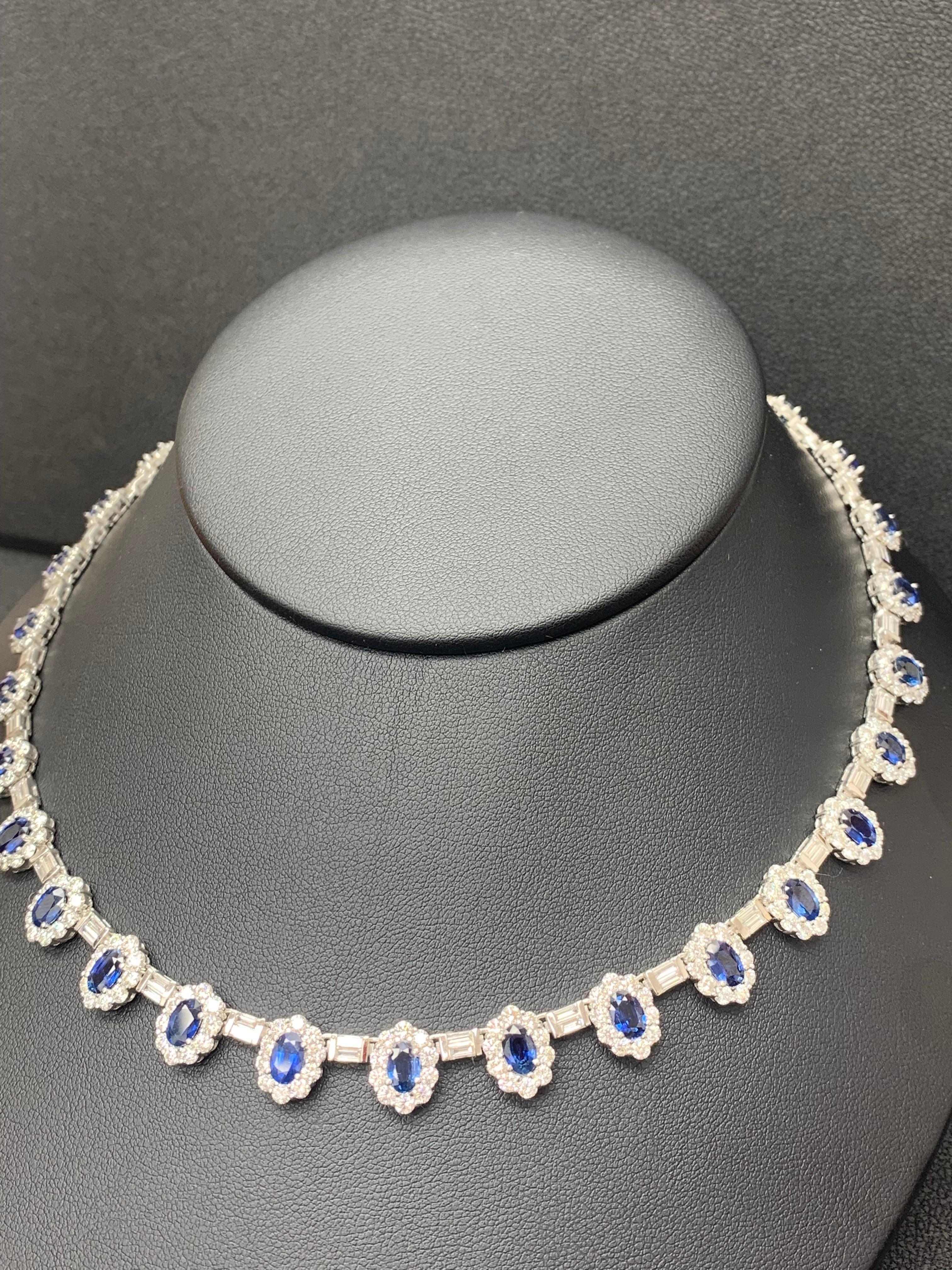 12,74 Karat Blauer Saphir im Ovalschliff und Diamant-Halskette aus 18 Karat Weißgold Damen