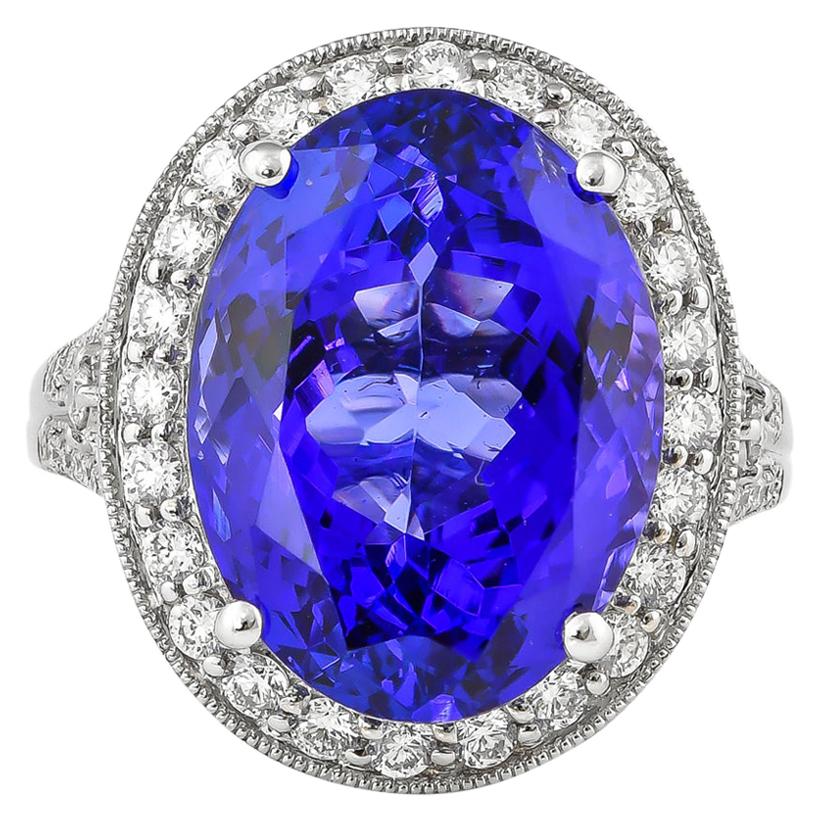 Sunita Nahata Tanzanita 12.70ct. Anillo de fantasía en 18KWG con diamante.
