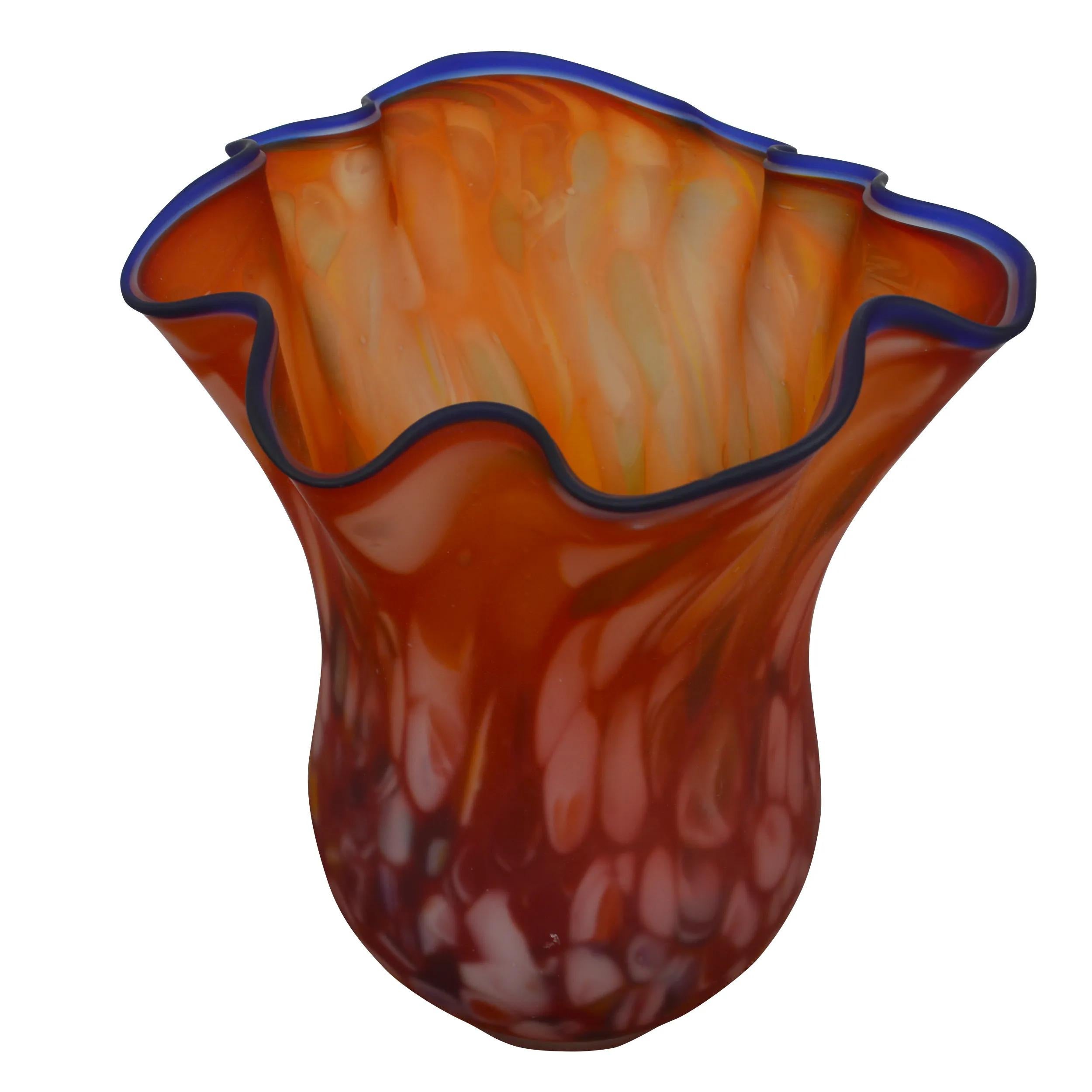Aserbaidschan Russisches Kunstglas geriffelte Vase. Maße: 12.75