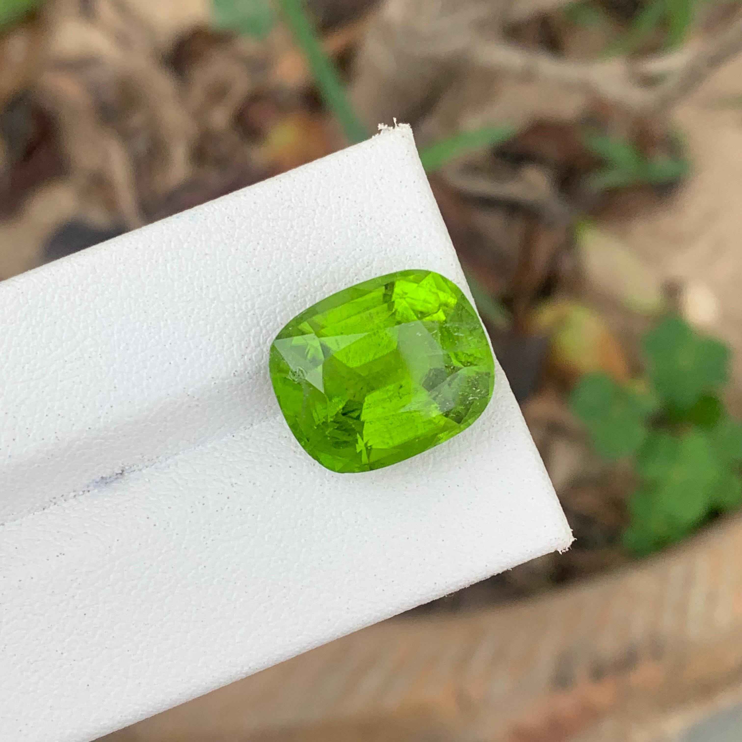 12.75 Carat Natural Cushion Cut Faceted Apple Green Peridot From Pakistan Mine In New Condition For Sale In Peshawar, PK