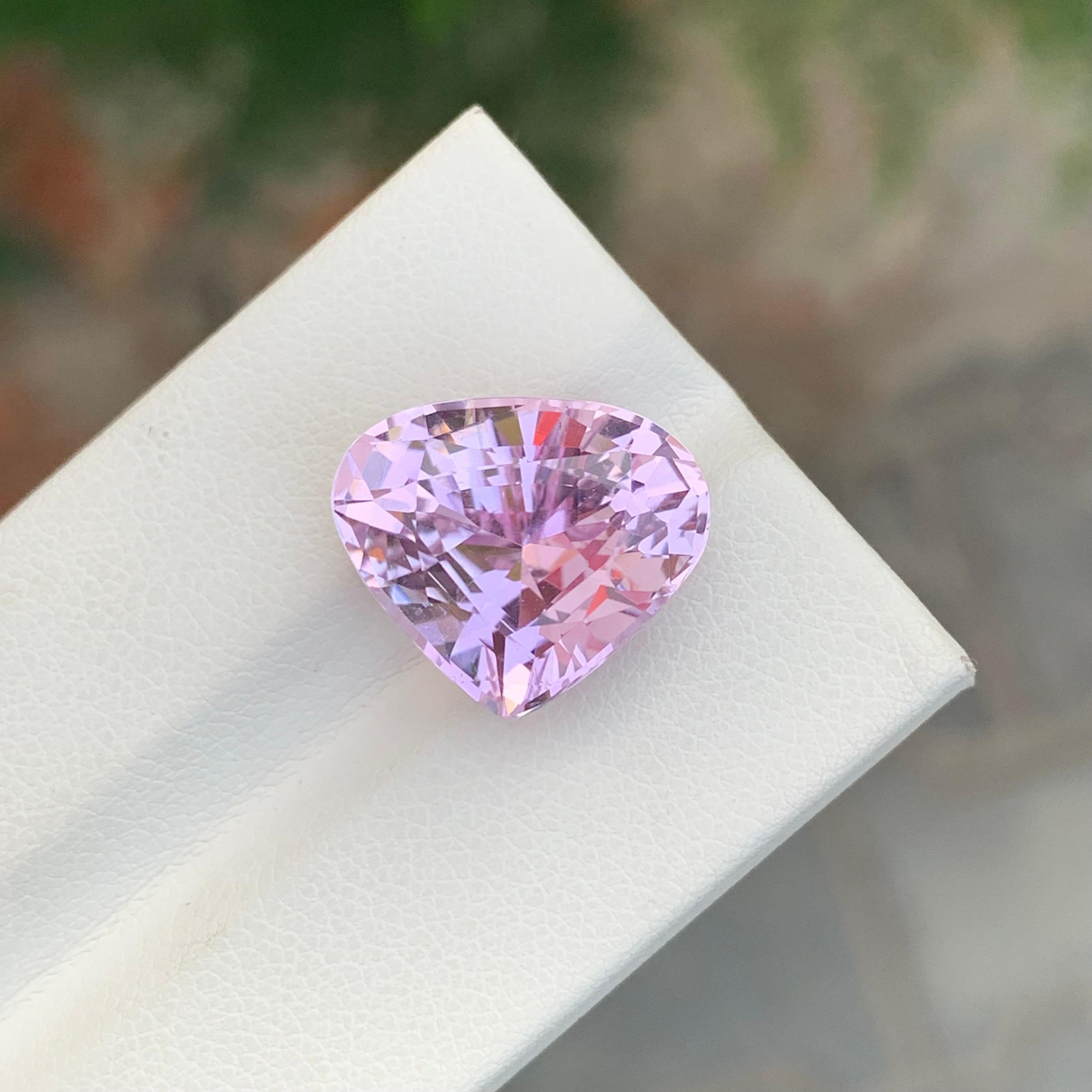 Arts and Crafts 12,75 carati di Kunzite rosa naturale sfusa a forma di cuore in vendita