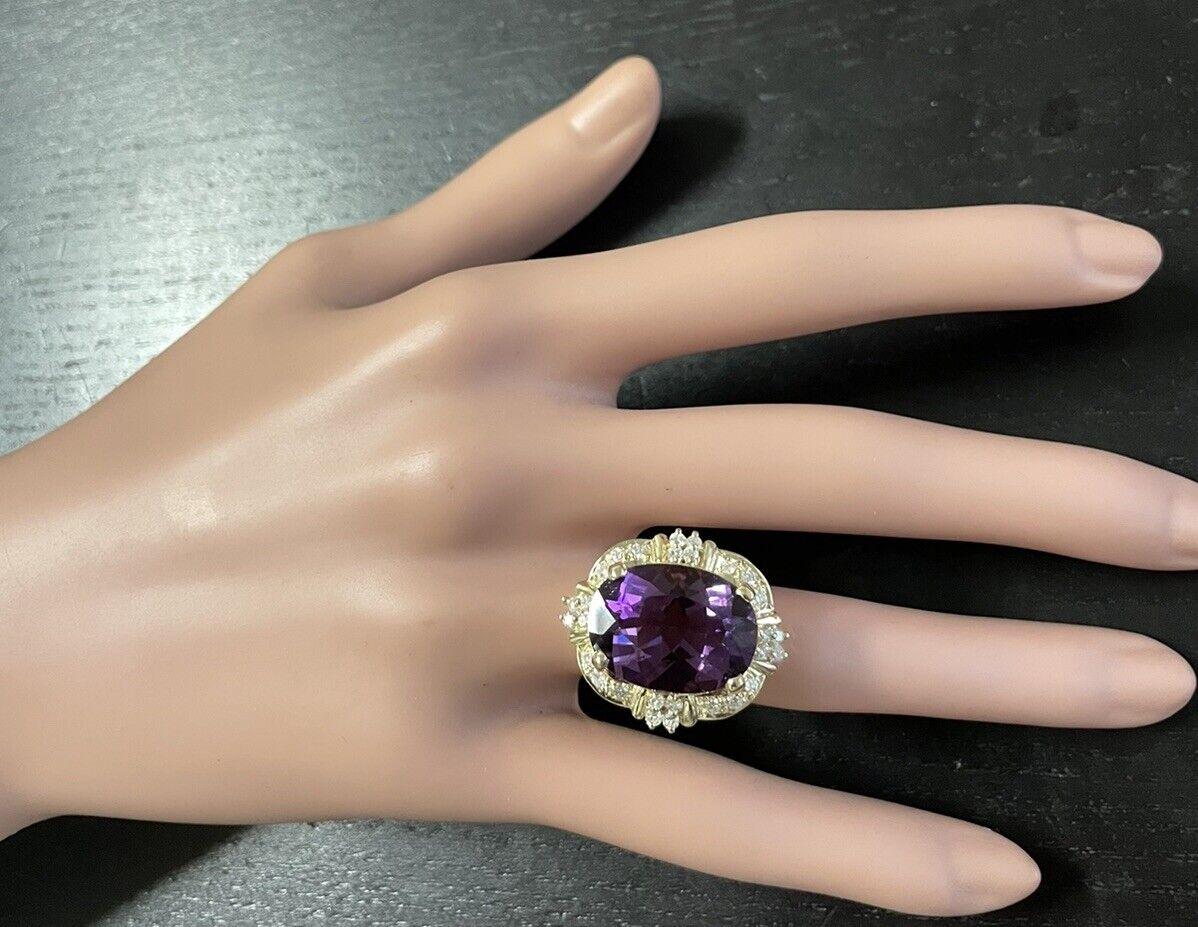 Women's 12.75 Carats Natural Amethyst and Diamond 14K Solid Yellow Gold Ring For Sale