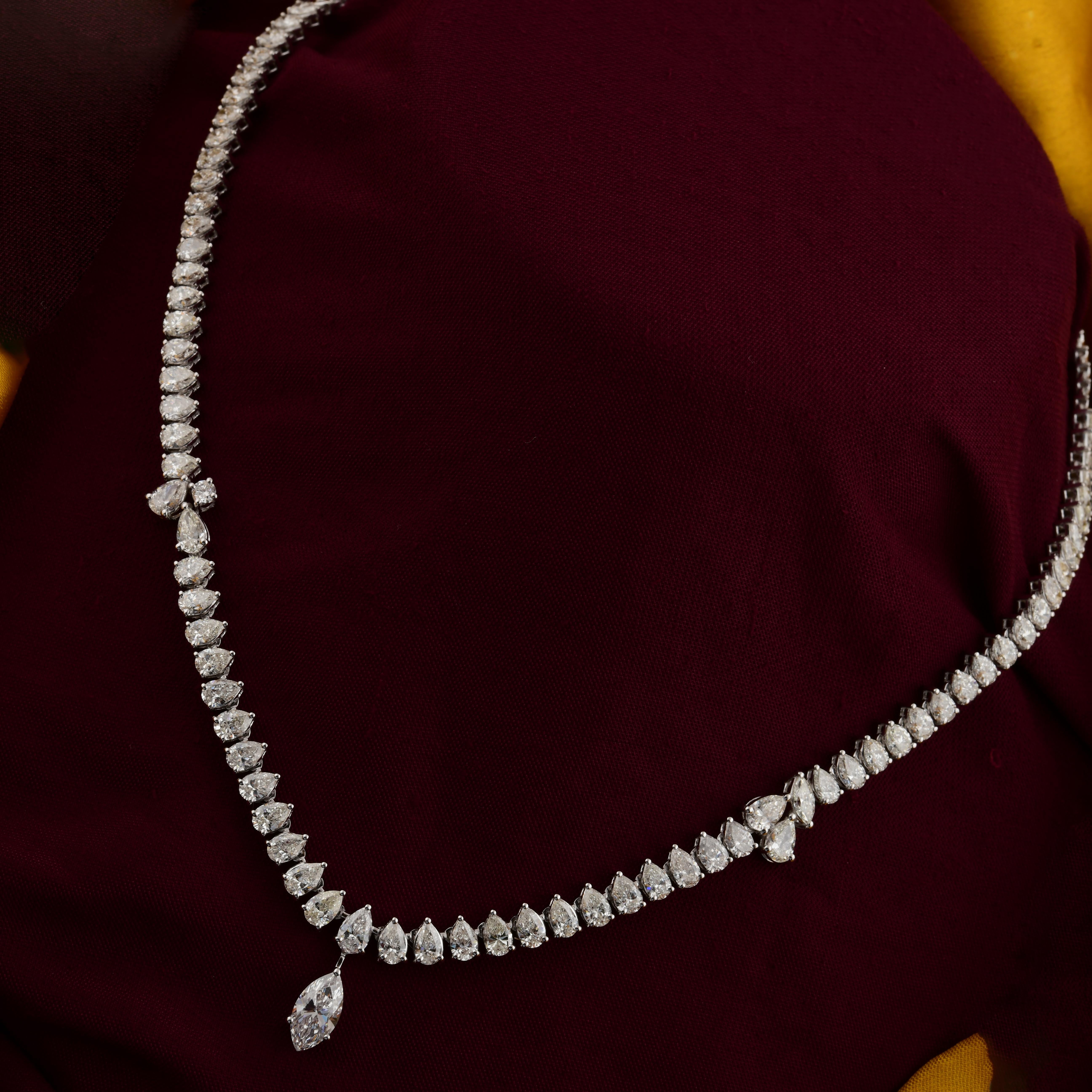 Donna 12.76Ct Classico Marquise Drop Tennis Collana di diamanti per la moglie in oro bianco 18K. in vendita