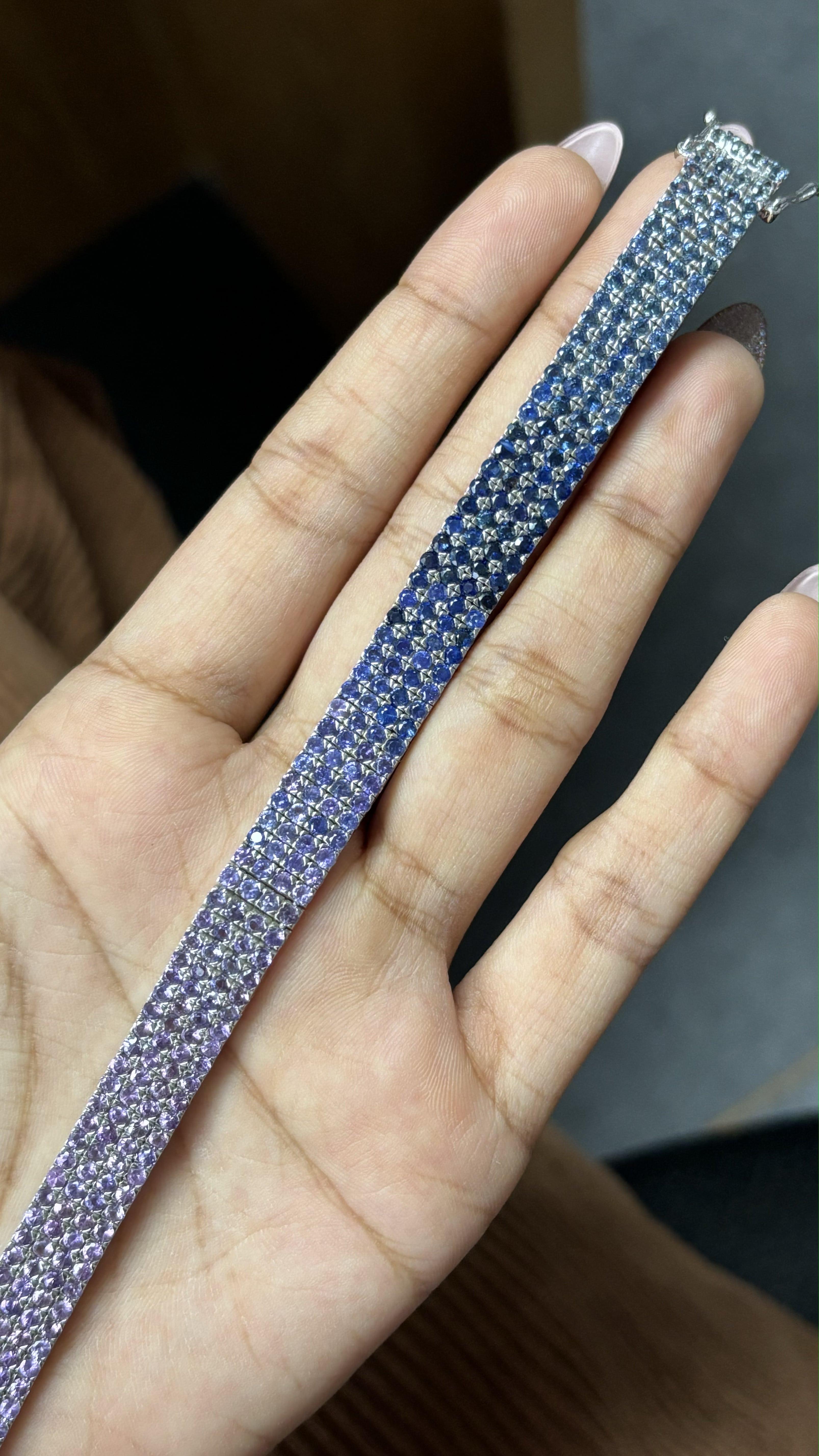 12,77 Karat lila-blau-blaue Ombre-Saphire-Armband aus 14K Weißgold mit Nieten im Angebot 5