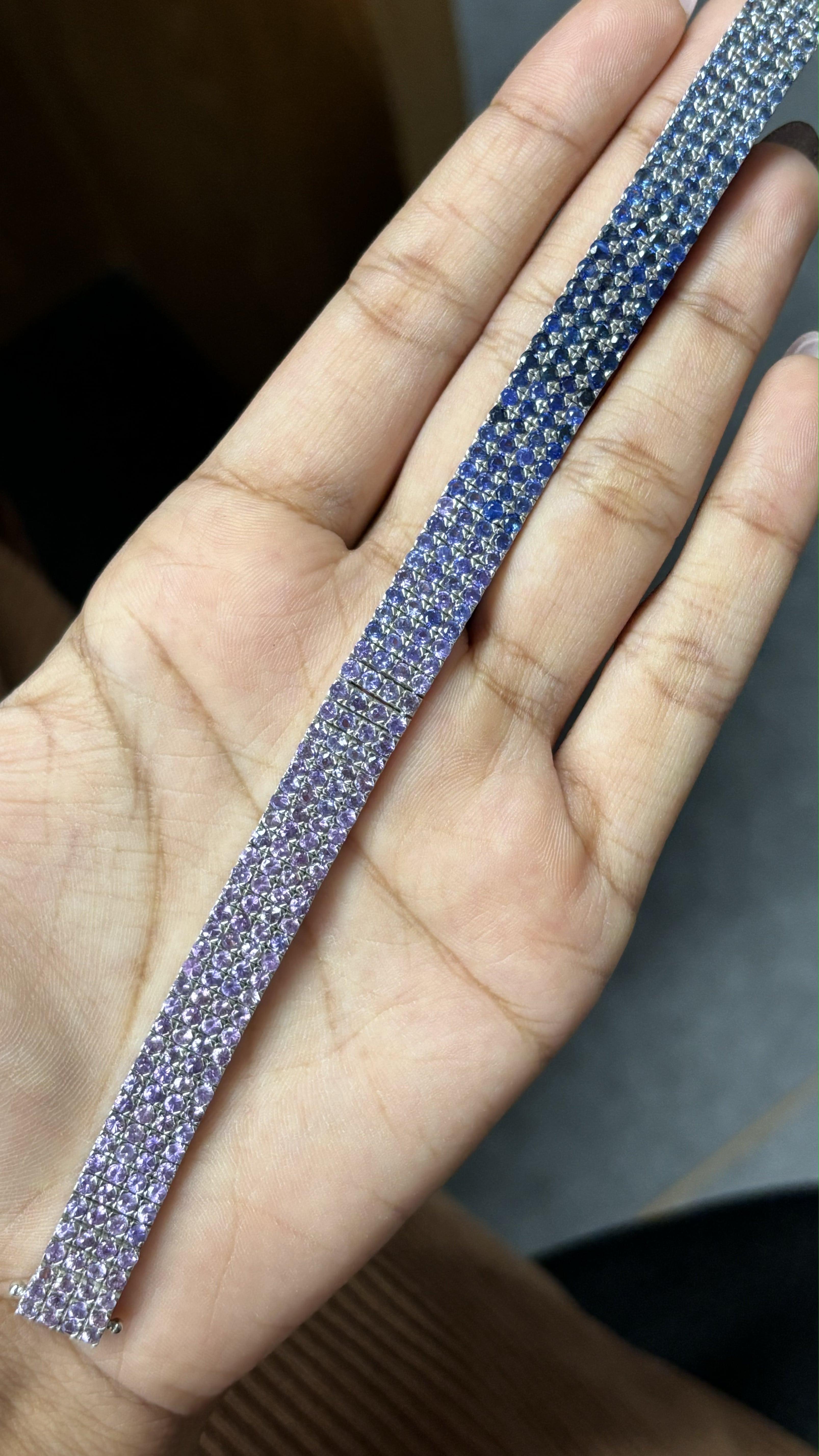 12,77 Karat lila-blau-blaue Ombre-Saphire-Armband aus 14K Weißgold mit Nieten im Angebot 3
