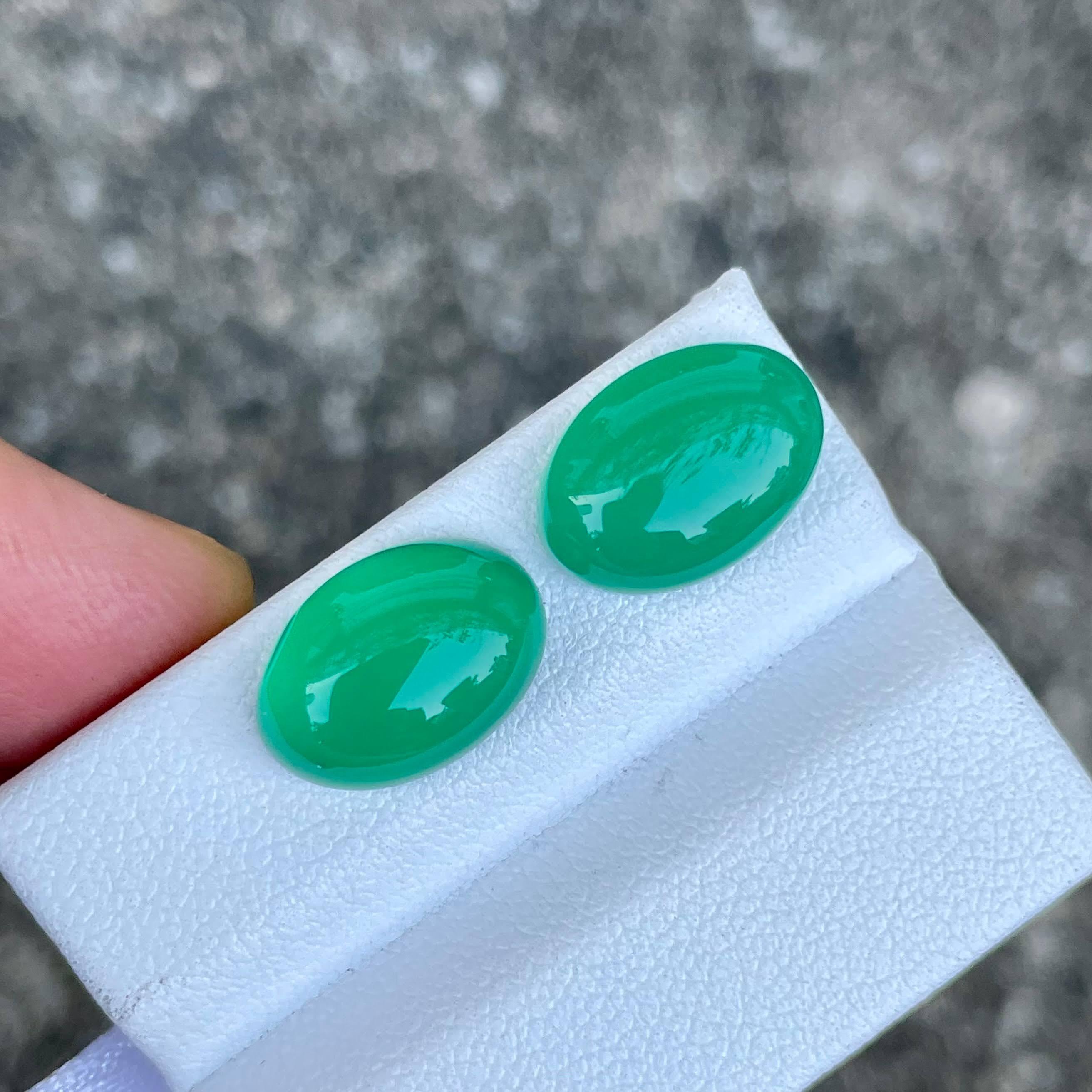 Weight 12.78 carats 
Dimensions 14.2x10.1x6.1 mm
Treatment none 
Origin India 
Diaphaneity translucent
Shape oval 
Cut cabochon 


This exquisite pair of deep green natural agate cabochons, weighing a combined total of 12.78 carats, is a stunning