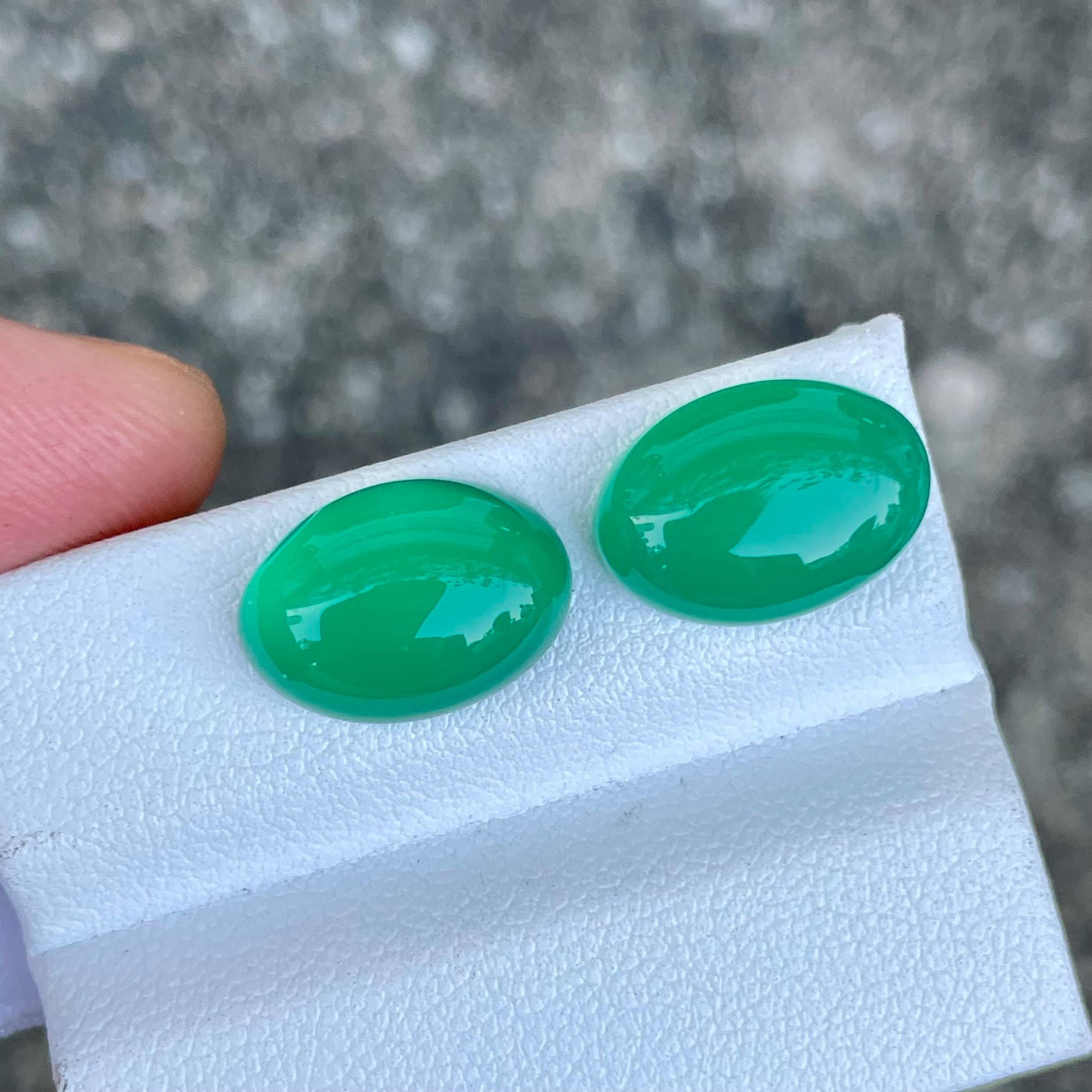 Modern 12.78 carats Deep Green Natural Agate Pair Cabochon Cut from India For Sale