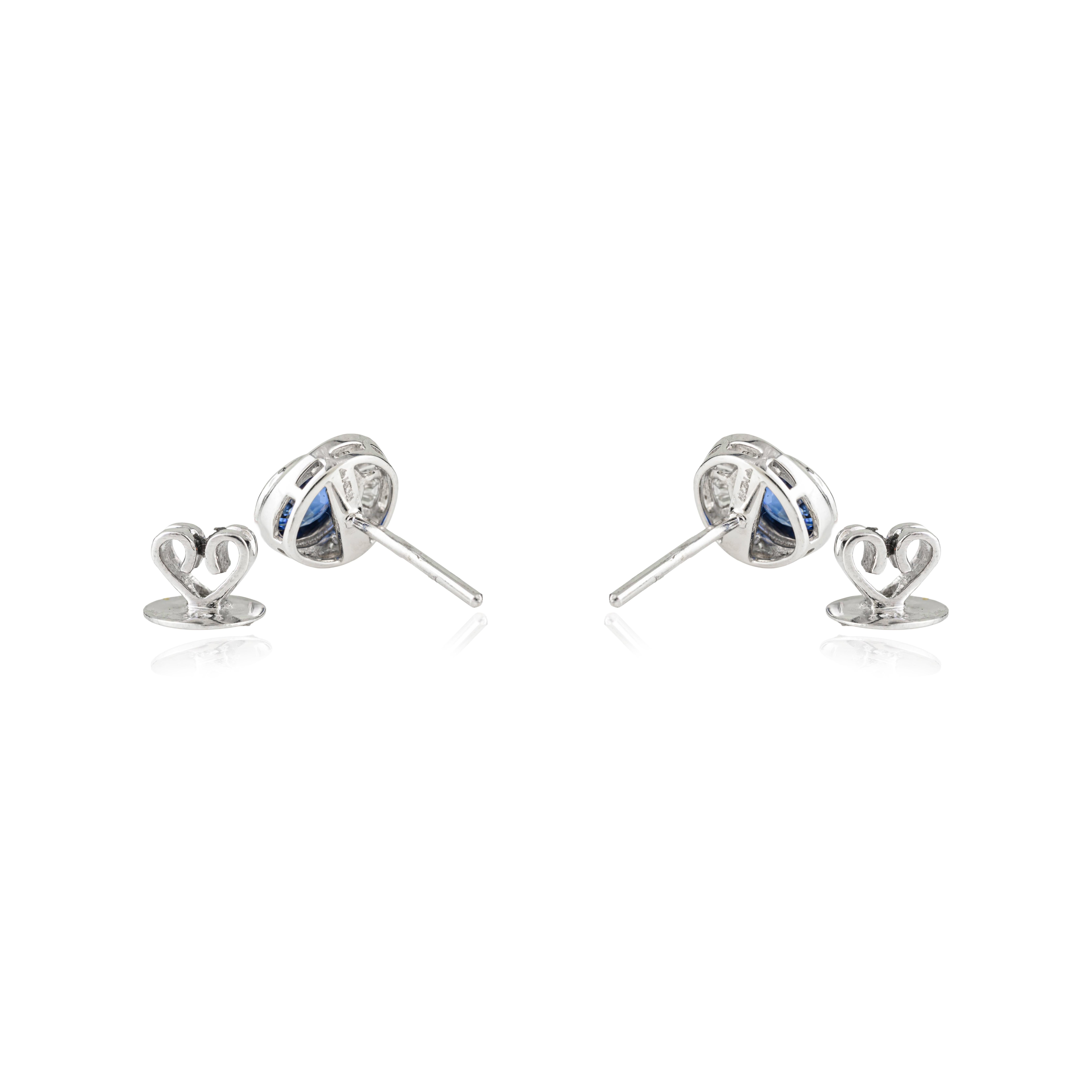 Moderne 1.27Ct Boucles d'oreilles saphir bleu naturel avec diamants baguette Or blanc 14K en vente