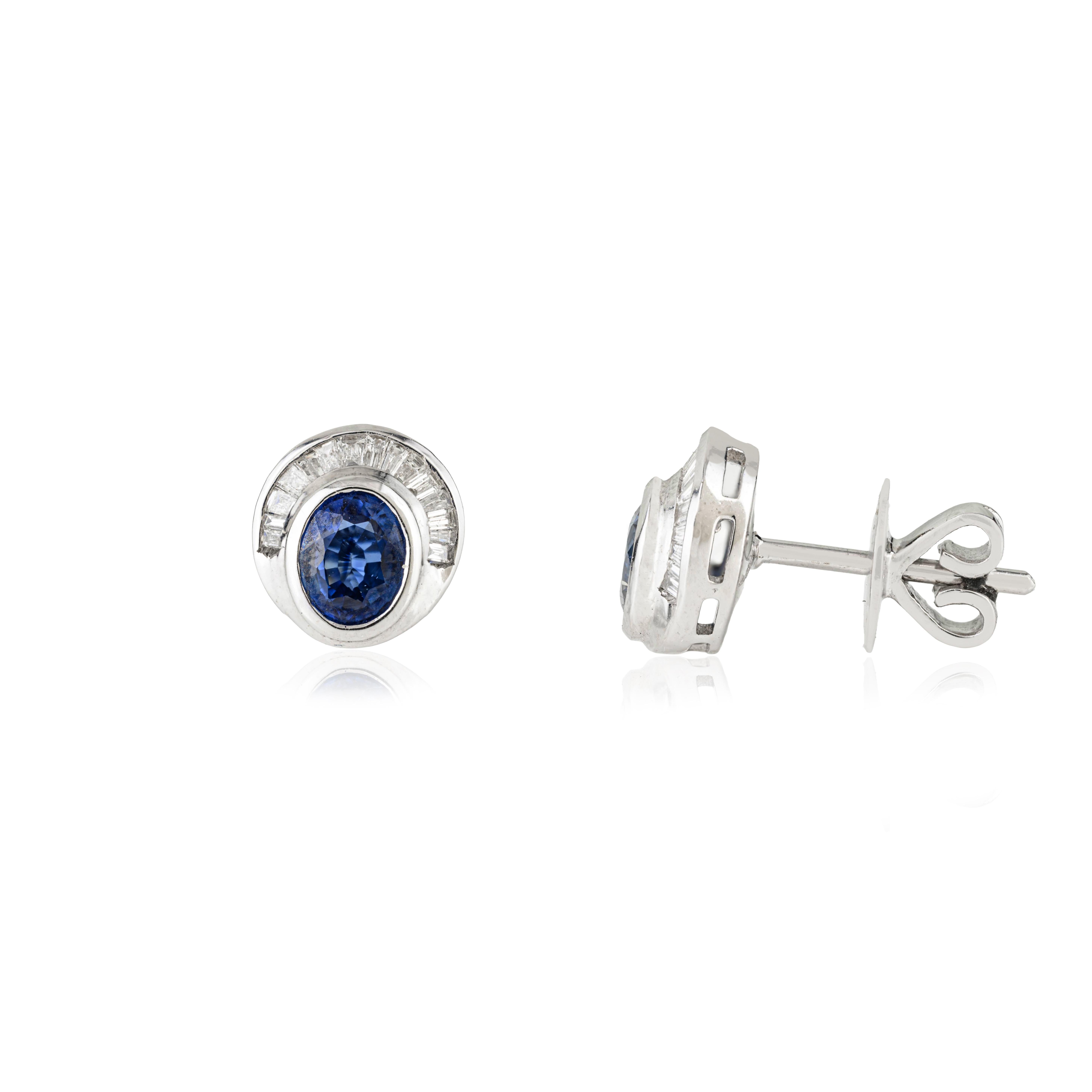 1.27Ct Boucles d'oreilles saphir bleu naturel avec diamants baguette Or blanc 14K Neuf - En vente à New York, NY