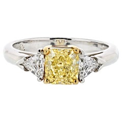 1.27ct Radiant Cut Fancy Yellow Three Stone Diamond Engagement Ring (bague de fiançailles à trois pierres)