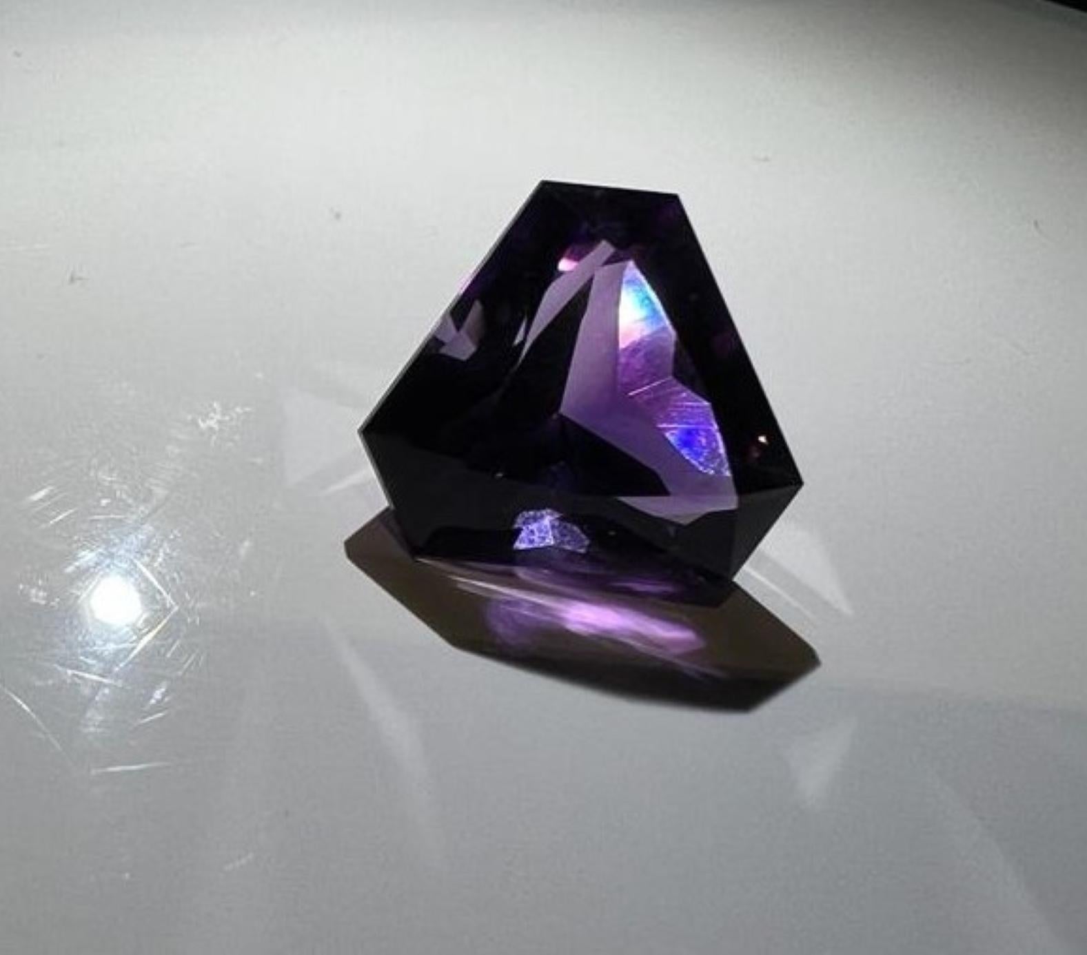 12.7ct Triangular Cut Amethyst Loose Gemstone  For Sale 1