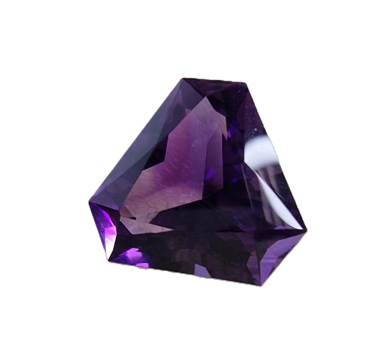 Women's or Men's 12.7ct Triangular Cut Amethyst Loose Gemstone  For Sale