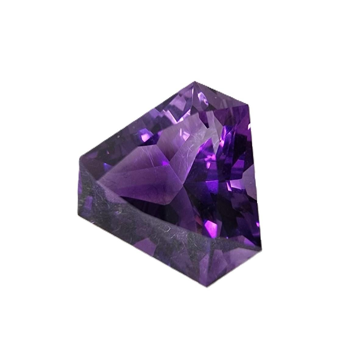 12.7ct Triangular Cut Amethyst Loose Gemstone  For Sale 3