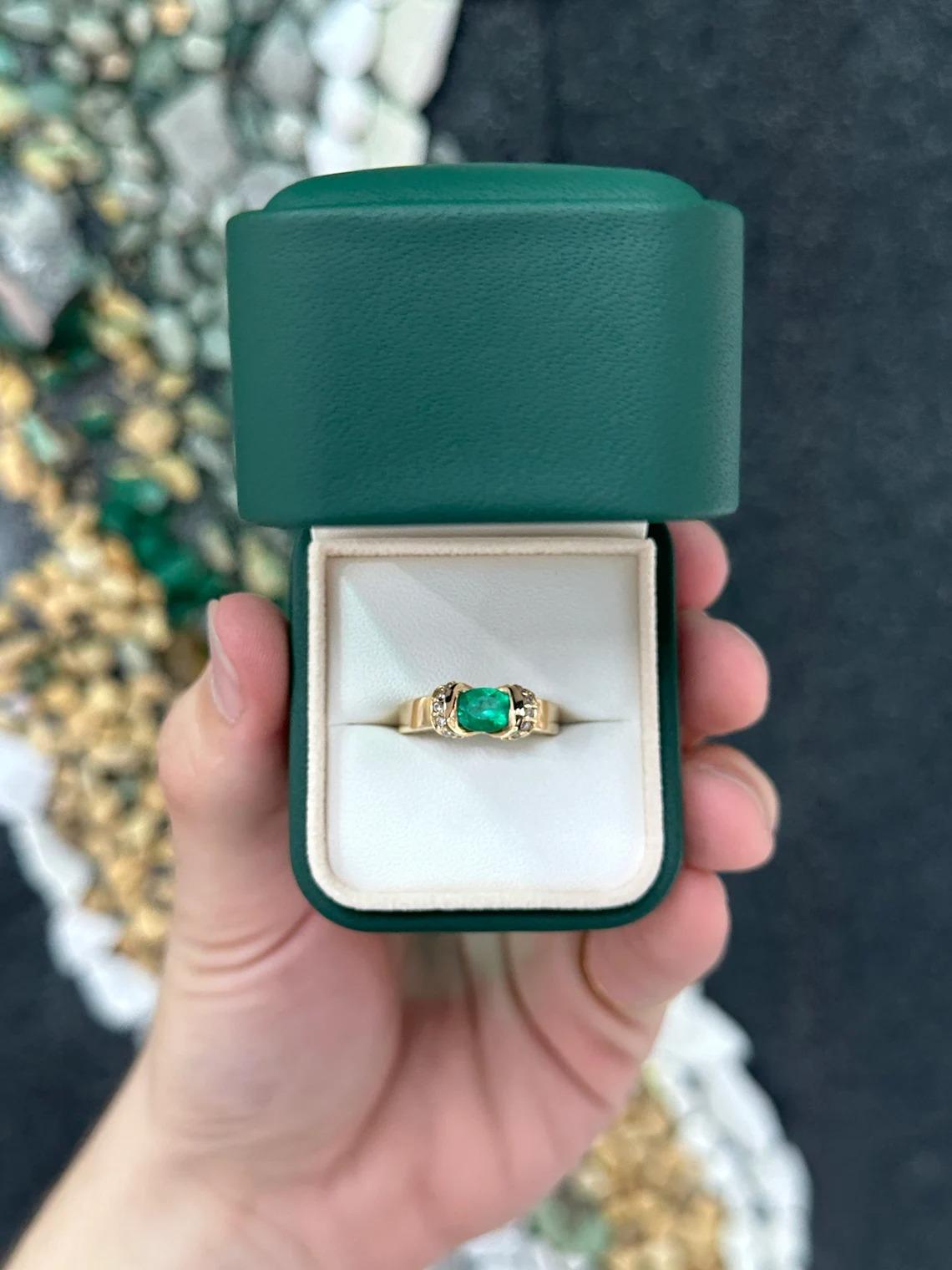 1.27tcw 14K Oval Cut Colombian Emerald & Round Diamond Accent Gold Buckle Ring For Sale 2