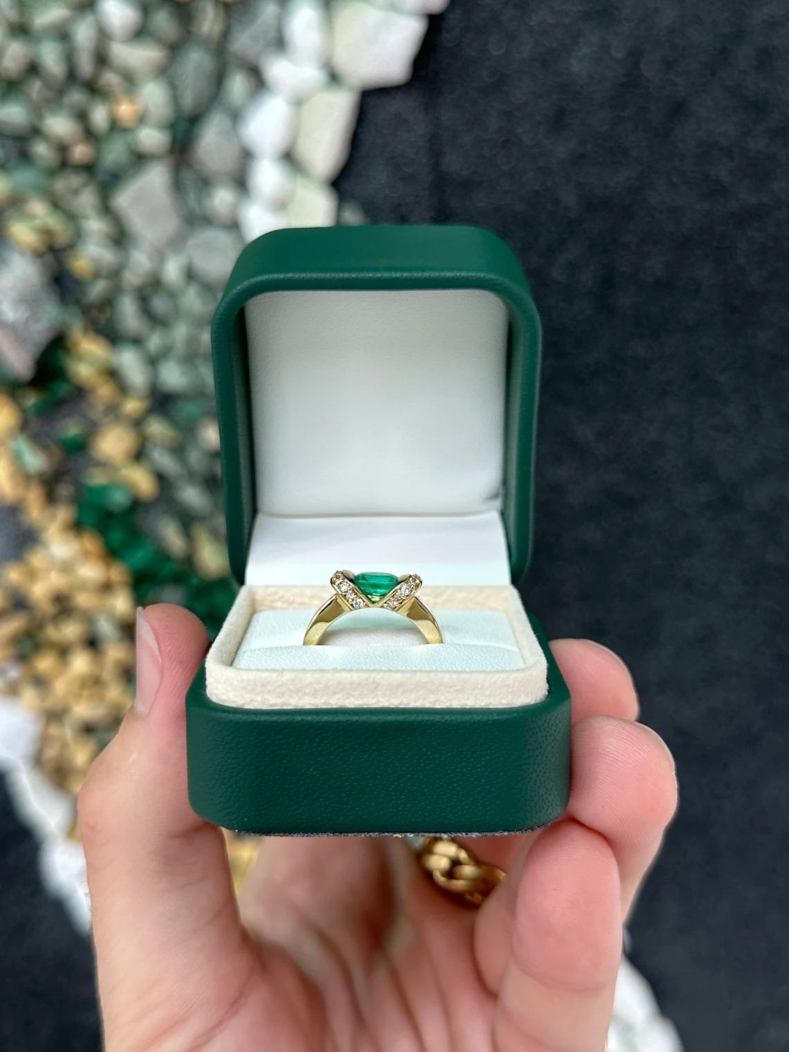 1.27tcw 14K Oval Cut Colombian Emerald & Round Diamond Accent Gold Buckle Ring For Sale 4