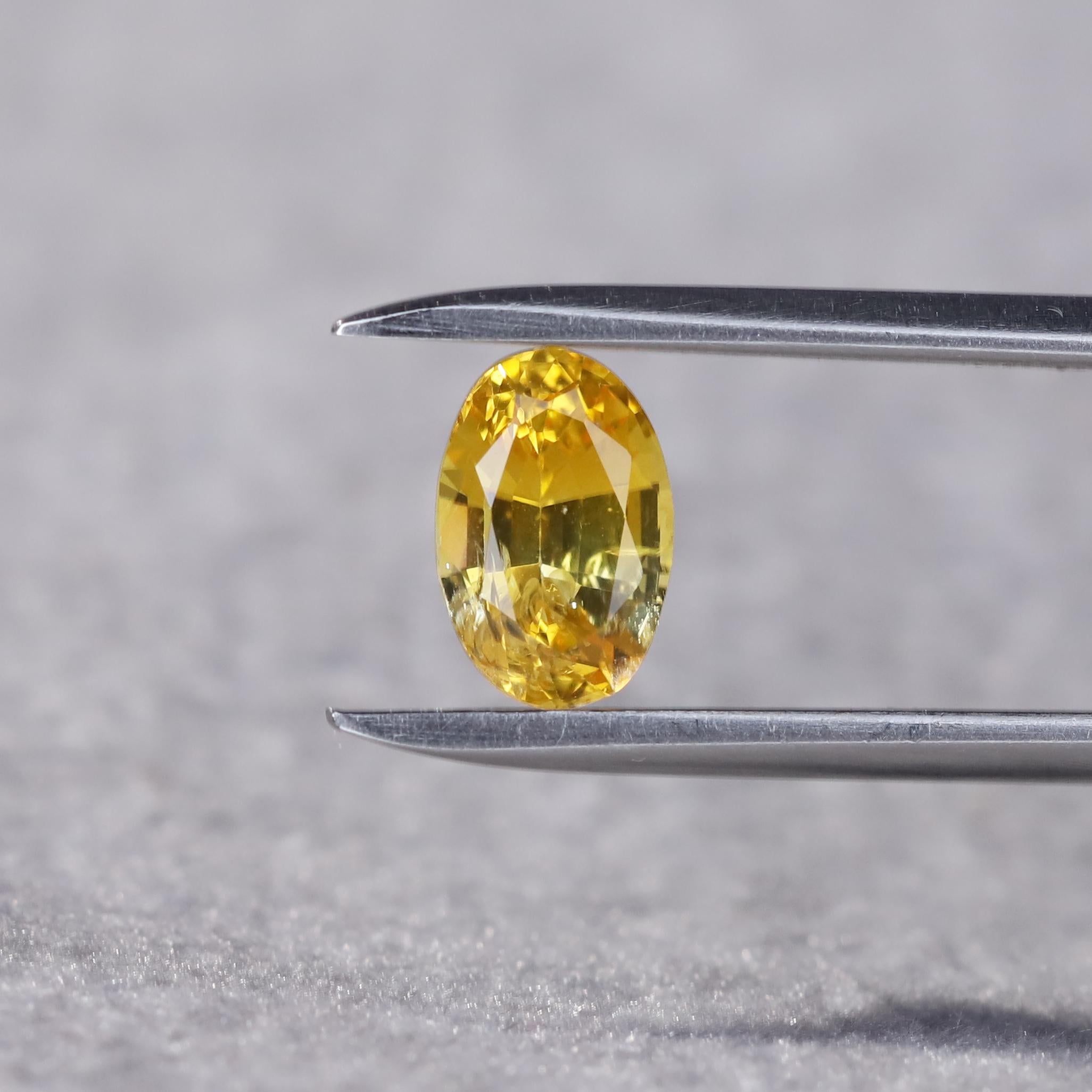 1.28 Carat Canary Yellow Natural Sapphire Loose Gemstone from Sri Lanka In New Condition For Sale In Horana, LK