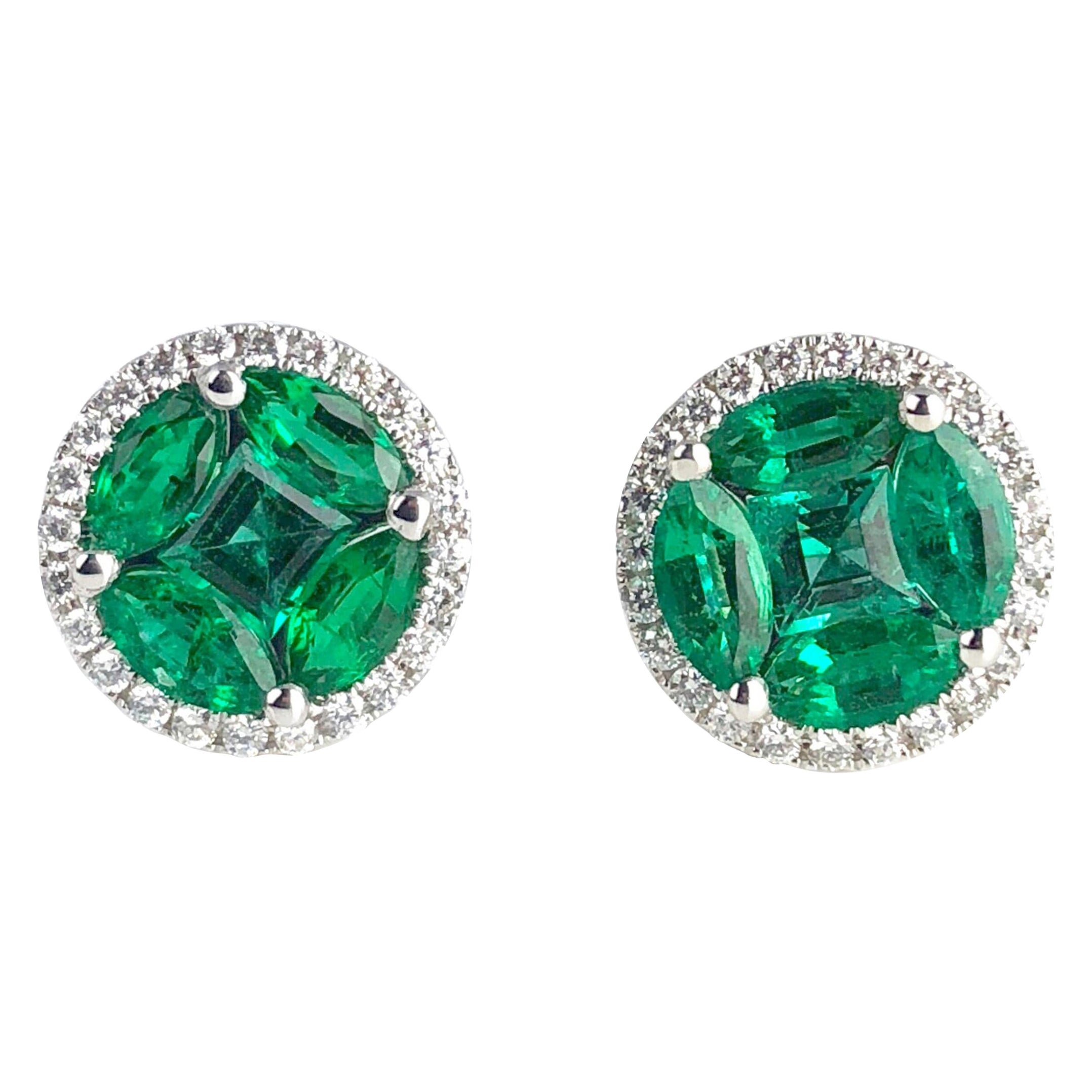 1.28 Carat Emerald and 0.22 Carat Diamond Stud Earrings in 18W Gold ref1183 For Sale