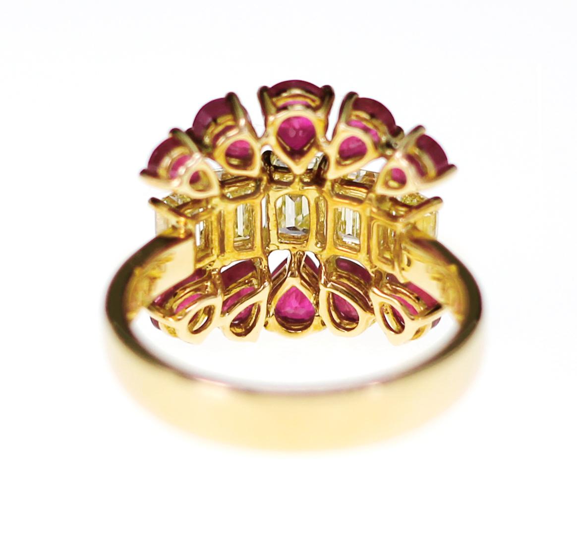 1.28 Karat Ausgefallener hellgelber Smaragdschliff mit lebhaftem rotem Mosambik-Rubin (Art déco) im Angebot