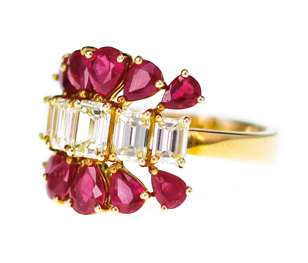 1.28 Carat Fancy Light Yellow Emerald Cut with Vivid Red Mozambique Ruby In New Condition For Sale In Hung Hom, HK