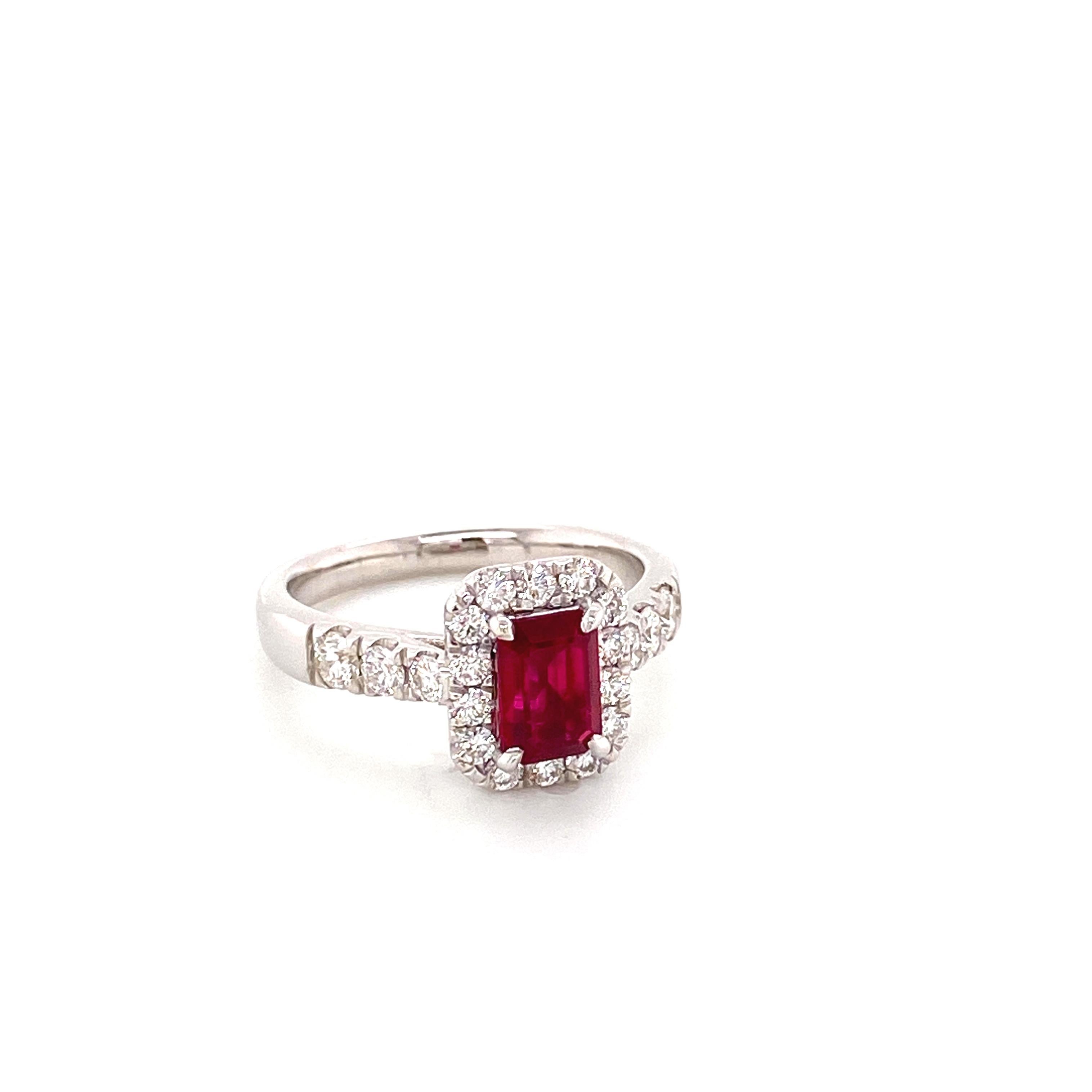 1,28 Karat GRS-zertifizierter Verlobungsring aus birmanischem Rubin und Diamant mit Taubenblut:

Dieser wunderschöne und seltene Ring zeichnet sich durch einen exquisiten, GRS-Labor-zertifizierten roten burmesischen Rubin von 1,28 Karat aus, der von