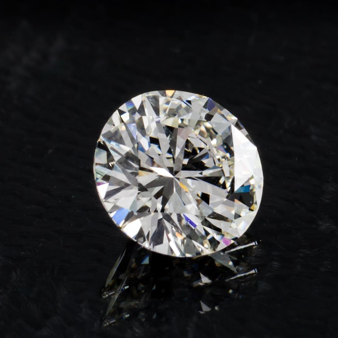 1.28 Carat Loose J / SI2 Round Brilliant Cut Diamond GIA Certified In Excellent Condition For Sale In Sherman Oaks, CA