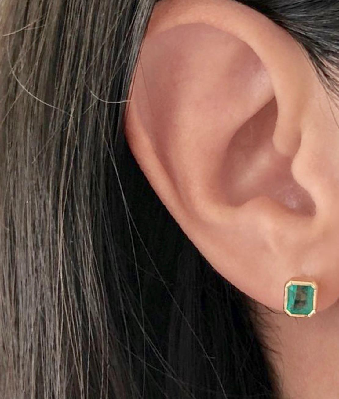Women's or Men's 1.28 Carat Natural Colombian Emerald Stud Earrings 18 Karat