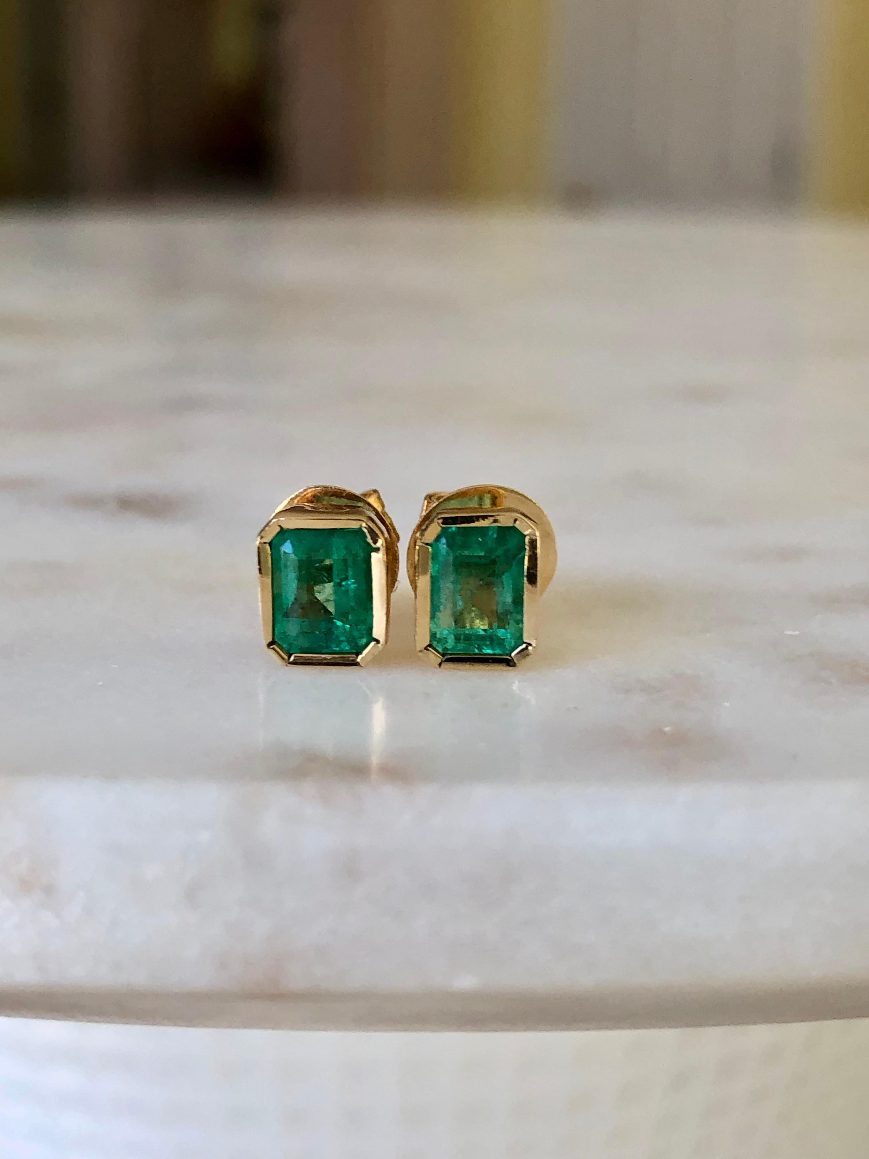1.28 Carat Natural Colombian Emerald Stud Earrings 18 Karat 4